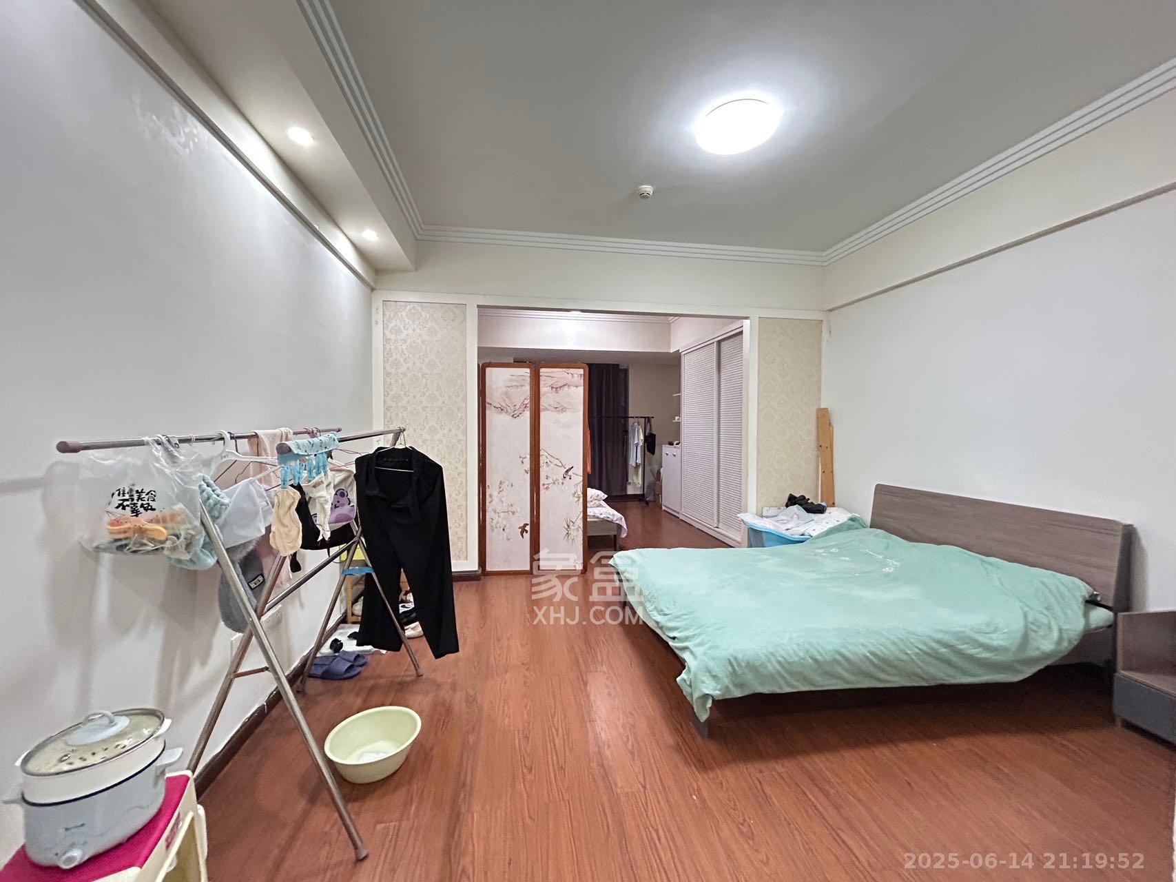 西子一间  1室1厅1卫    1700.0元/月 西子一间  1室1厅1卫    1700.0元/月室内图