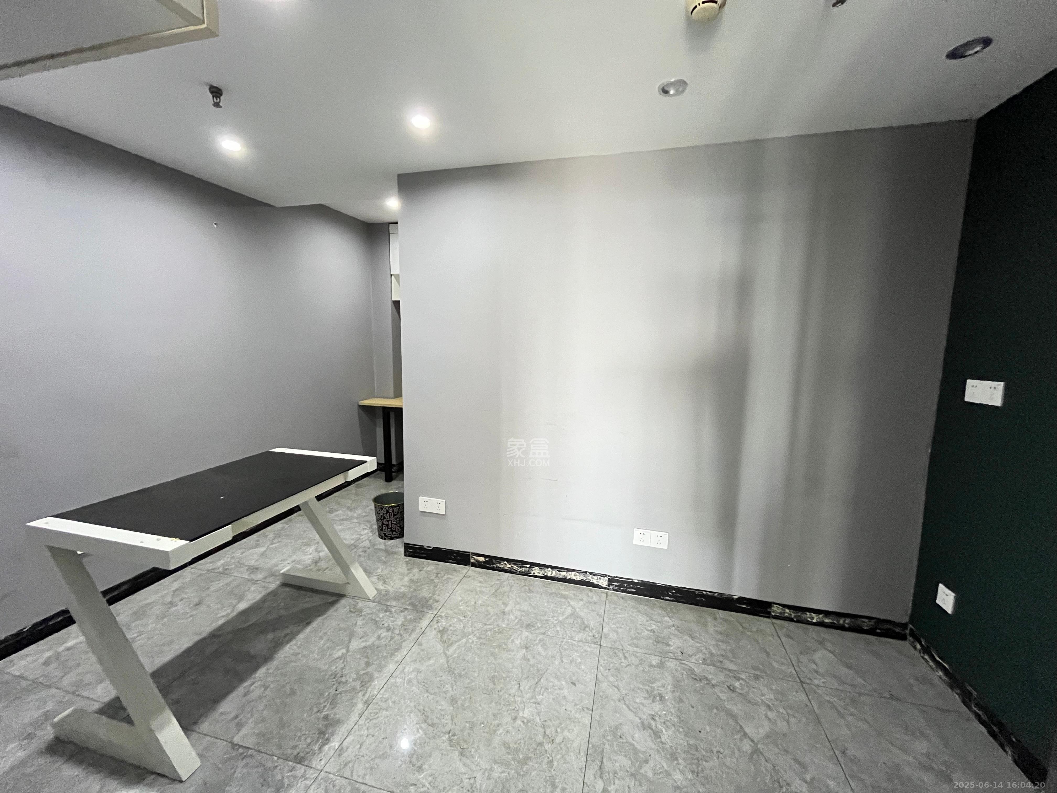 保利国际广场 2室1厅1卫 5000.0元/月 保利国际广场 2室1厅1卫 5000.0元/月室内图