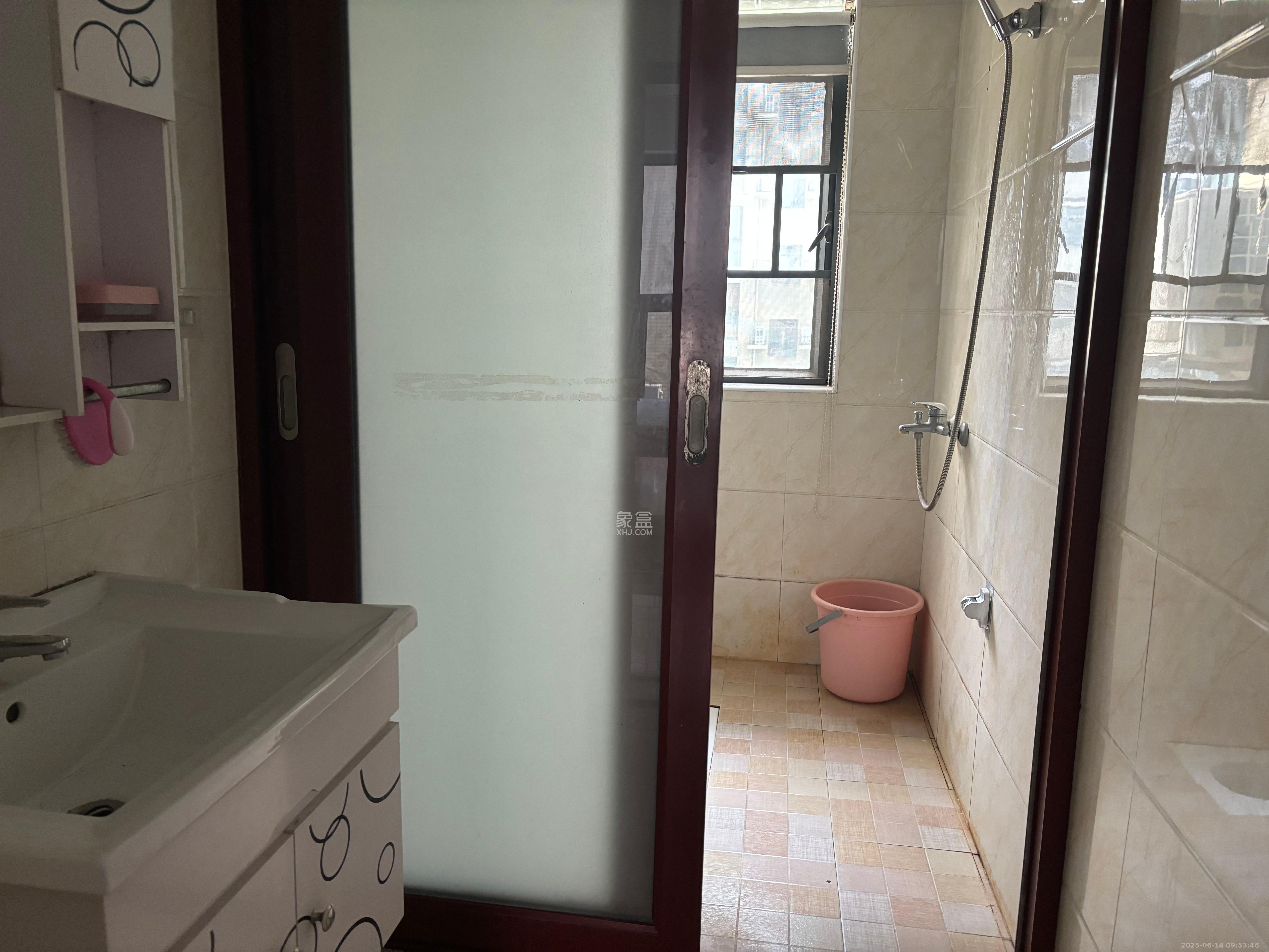 湘水熙园 3室2厅1卫 2400.0元/月 湘水熙园 3室2厅1卫 2400.0元/月室内图