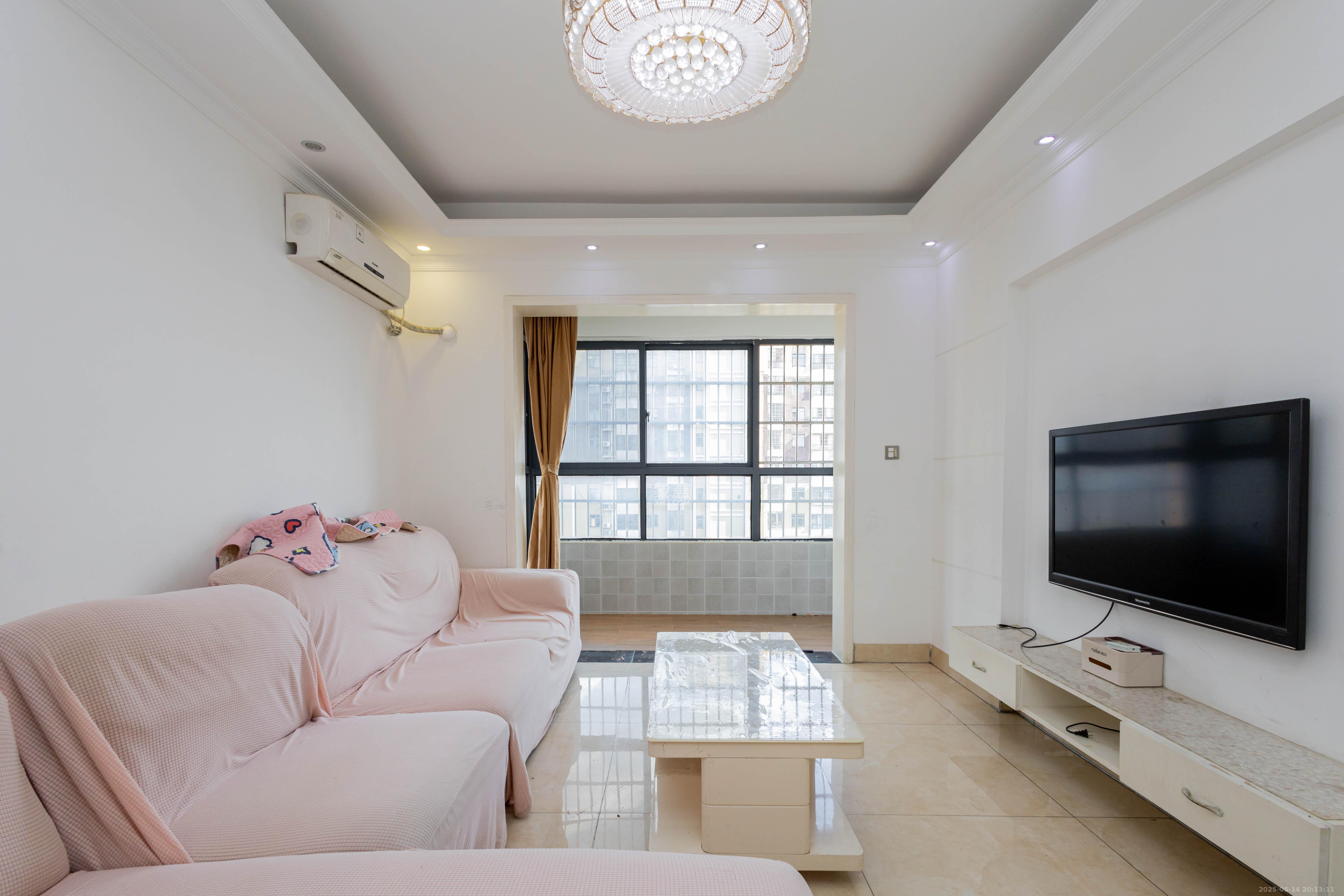 中国铁建国际城二期 2室2厅1卫 42.0万 中国铁建国际城二期 2室2厅1卫 42.0万客厅