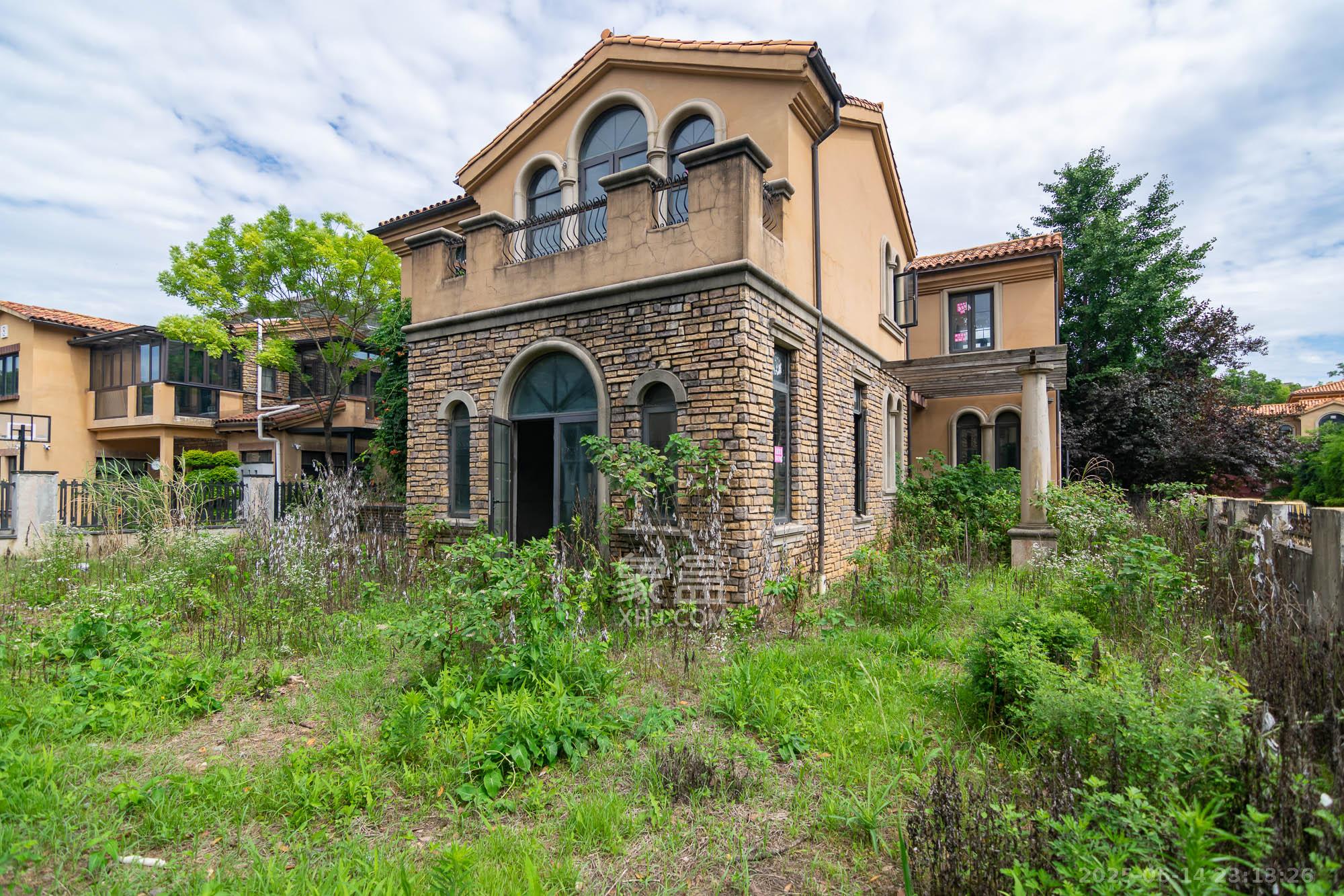 中粮北纬28°别墅 8室3厅4卫 868.0万 中粮北纬28°别墅 8室3厅4卫 868.0万其他