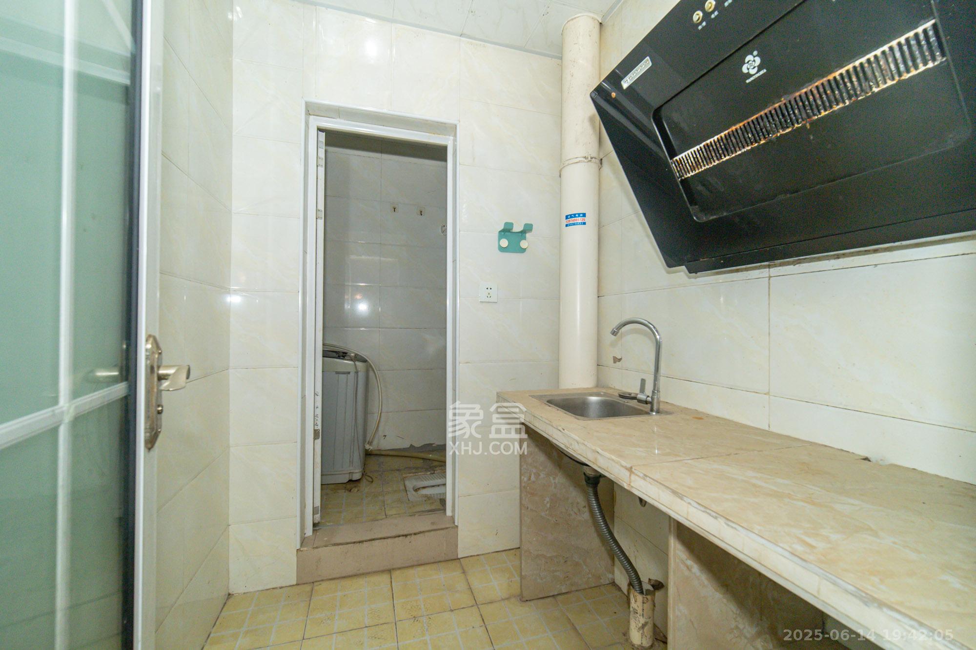 星沙三区 8室0厅4卫 108.0万 星沙三区 8室0厅4卫 108.0万卫生间