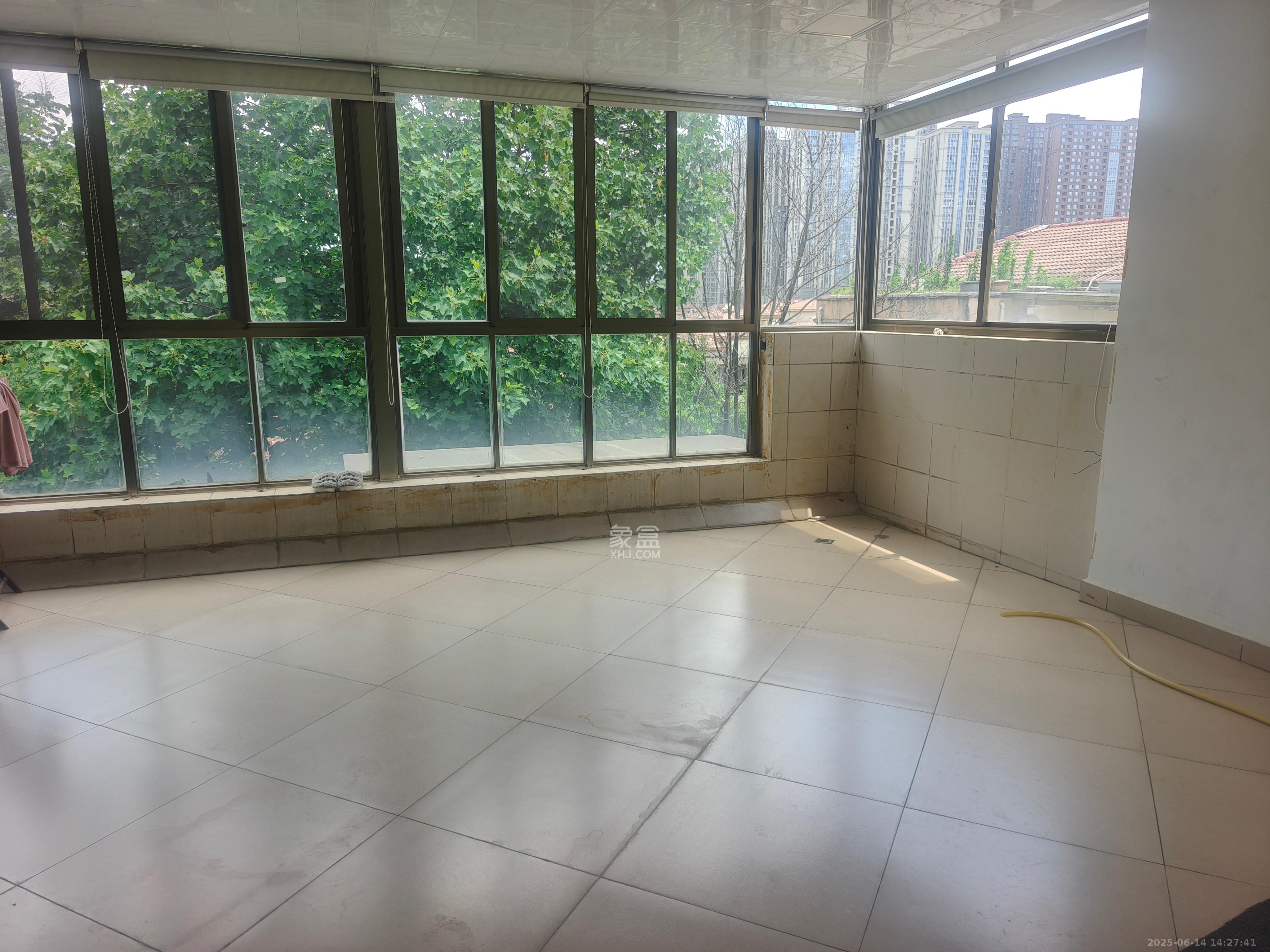 卓越蔚蓝海岸一期 4室2厅2卫 4500.0元/月 卓越蔚蓝海岸一期 4室2厅2卫 4500.0元/月室内图