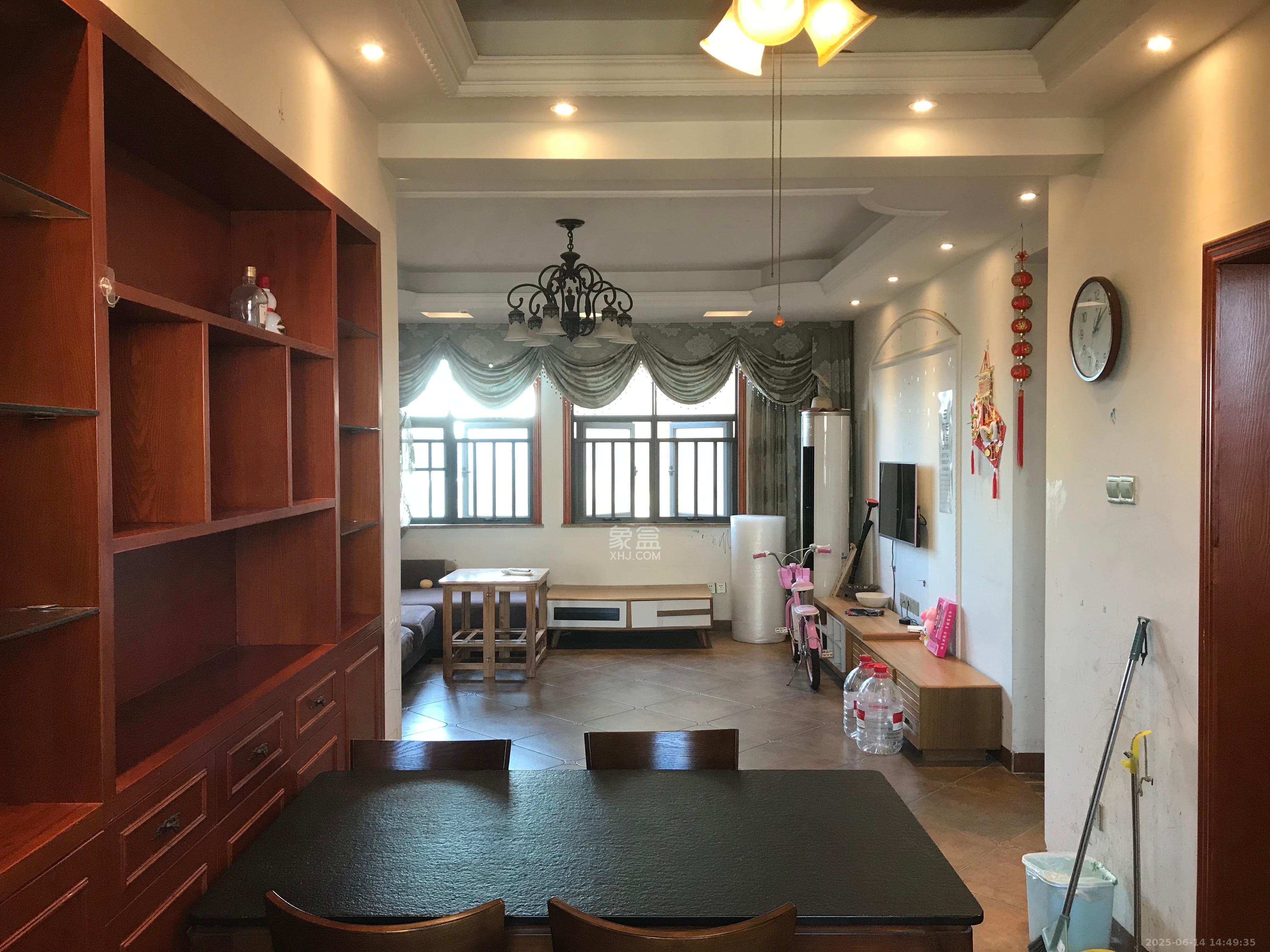 中房瑞致国际  3室2厅1卫   2900.00元/月
