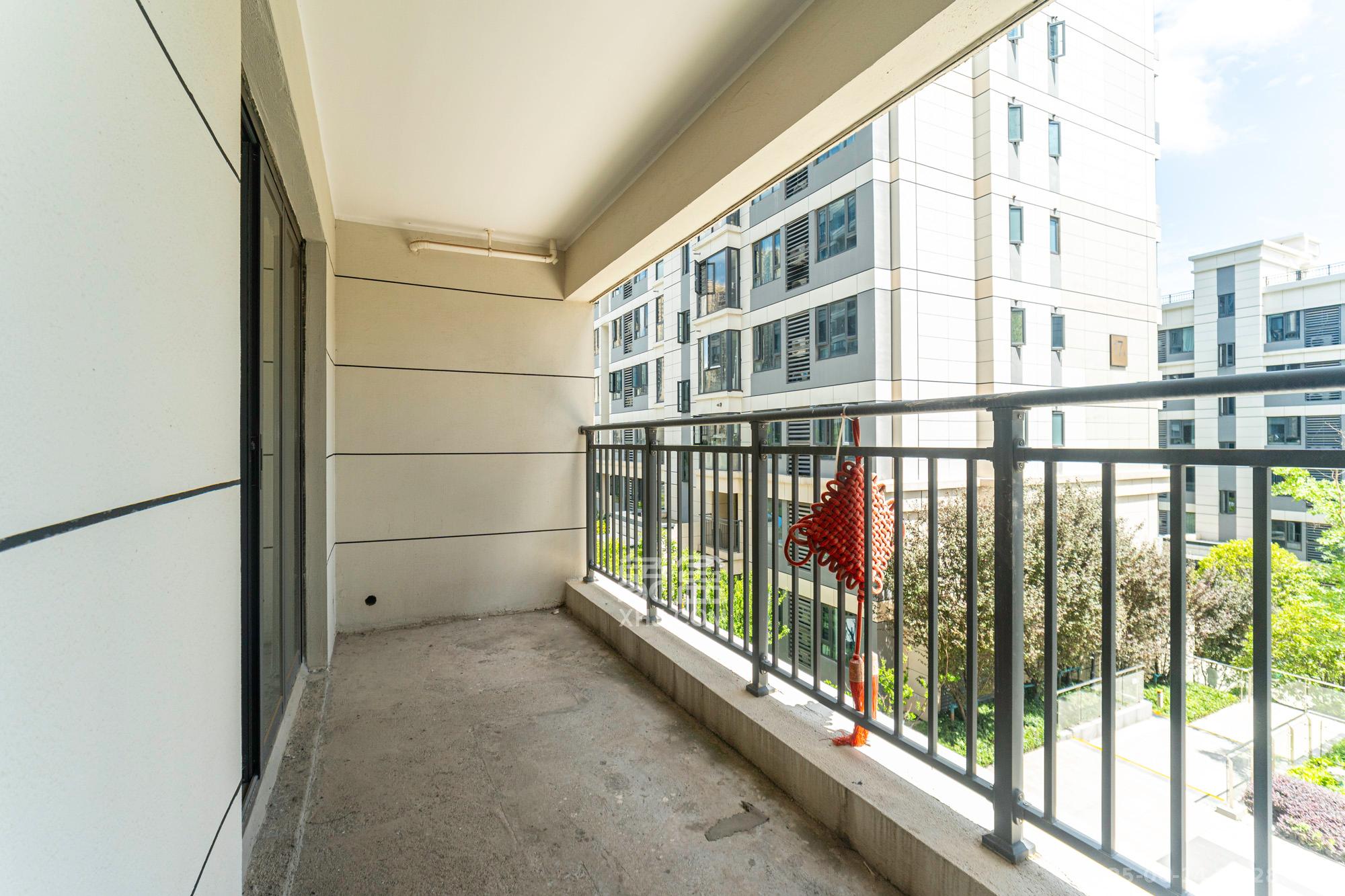 保利金香槟 4室2厅2卫 96.8万 保利金香槟 4室2厅2卫 96.8万阳台