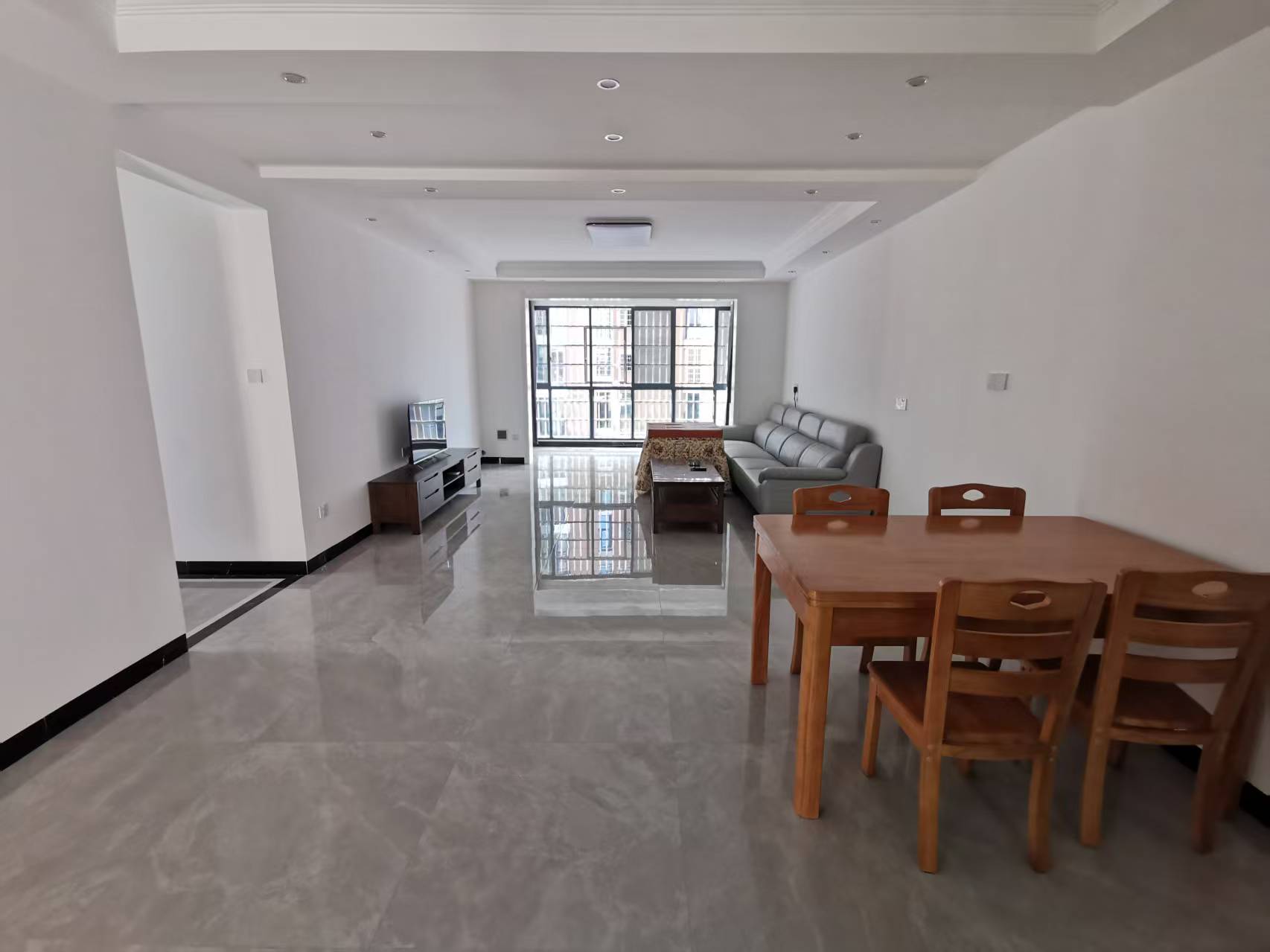 兴质苑住宅小区  3室2厅2卫    2000.0元/月室内图