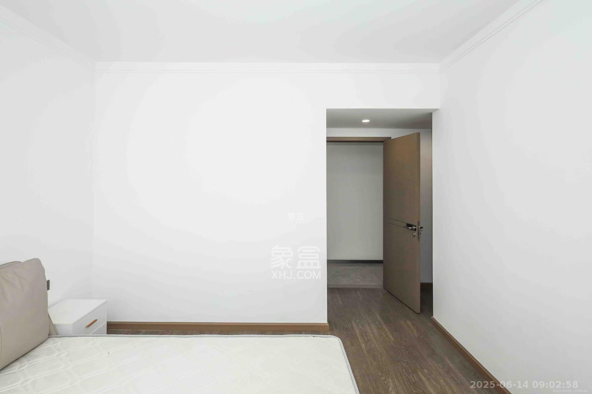 招商华发依云曦城  4室2厅2卫    3000.0元/月室内图