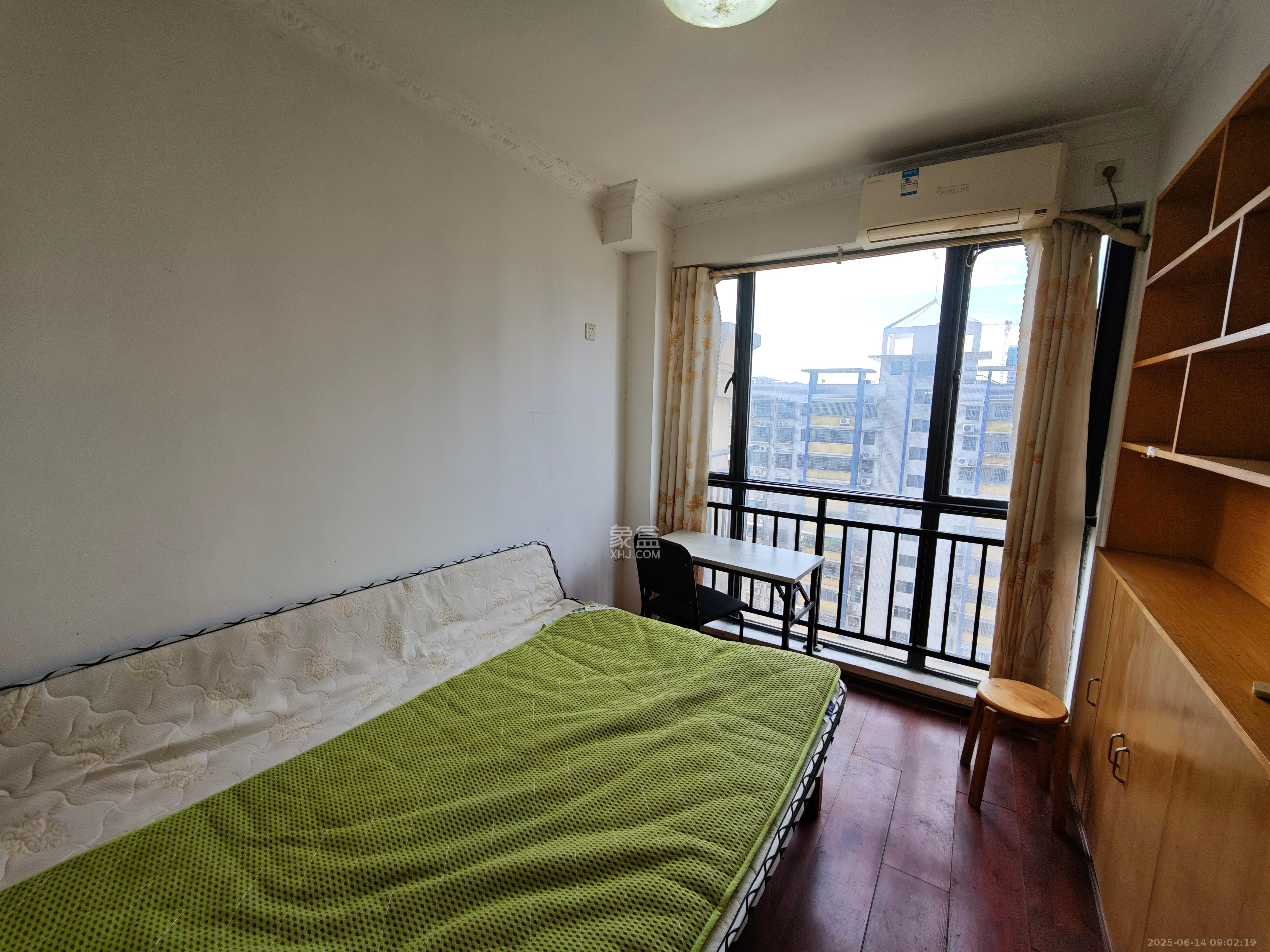 翡翠华庭 3室2厅1卫 2300.0元/月 翡翠华庭 3室2厅1卫 2300.0元/月室内图