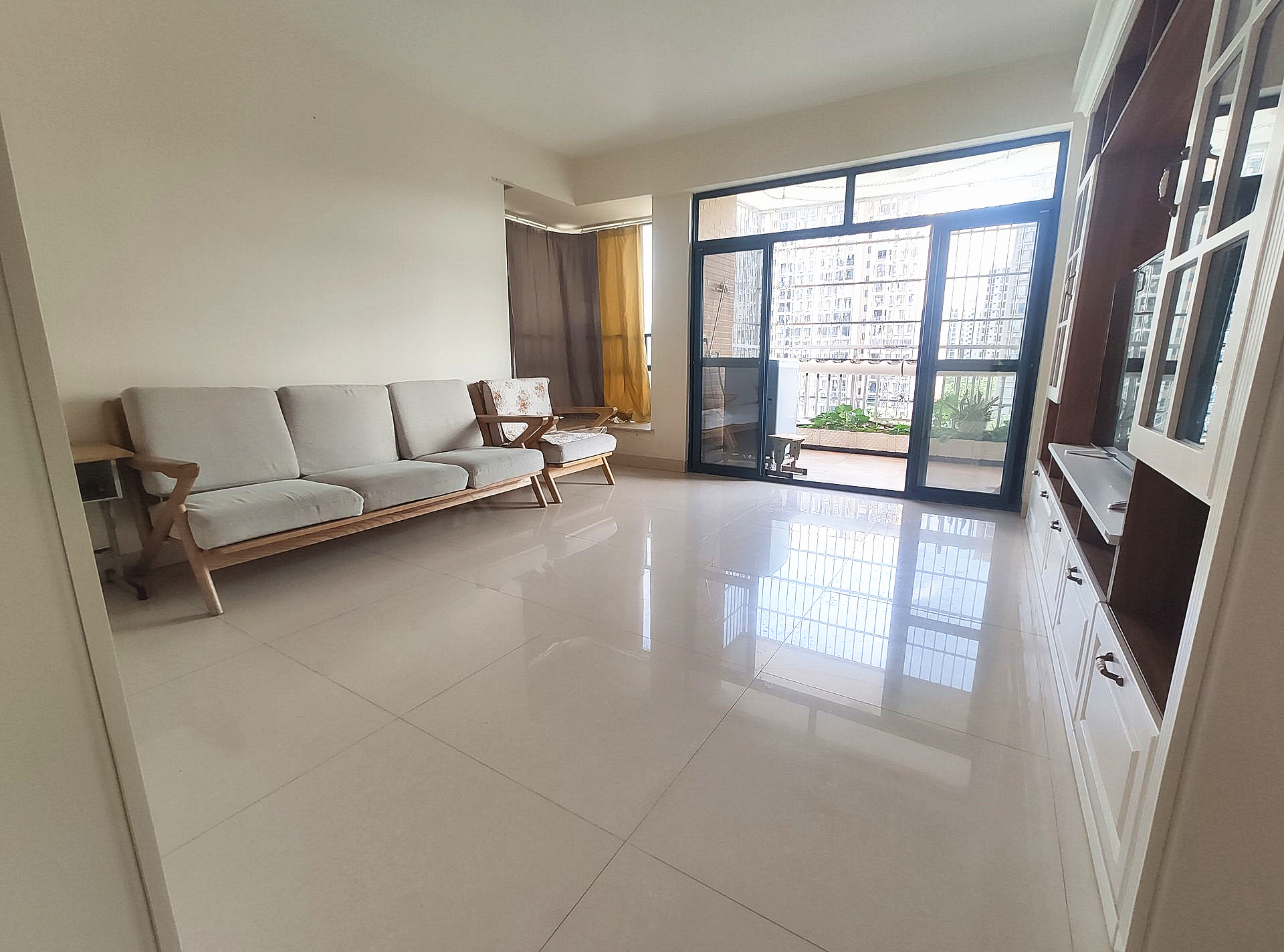 万花坊  3室1厅1卫    3200.0元/月 万花坊  3室1厅1卫    3200.0元/月室内图