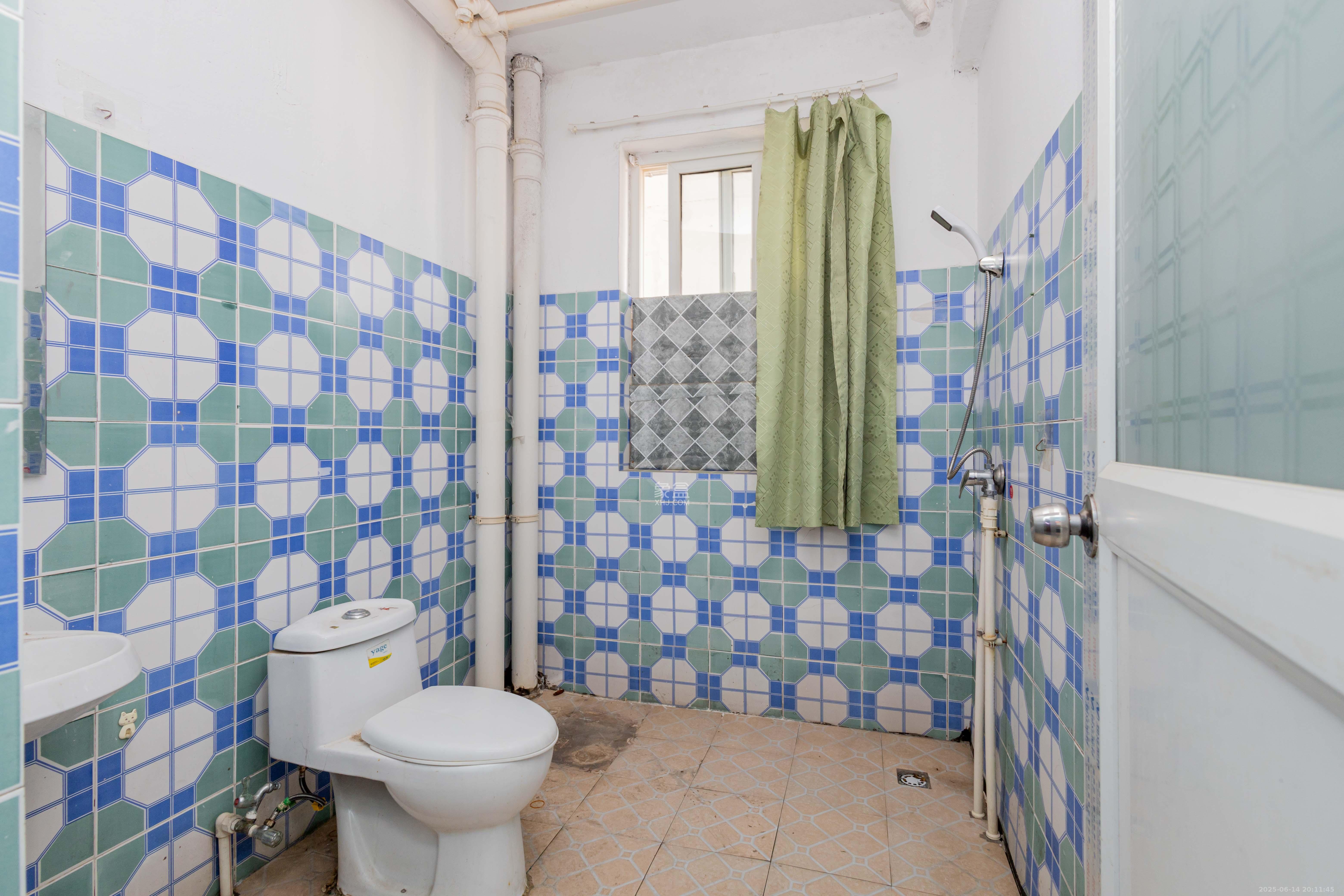 圣力华苑 3室2厅2卫 59.8万 圣力华苑 3室2厅2卫 59.8万卫生间