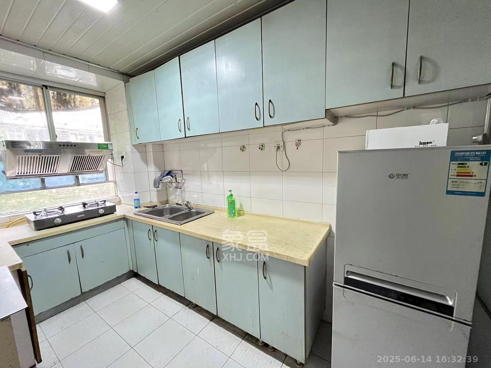 中建五局天心苑  3室2厅2卫    2000.0元/月 中建五局天心苑  3室2厅2卫    2000.0元/月室内图