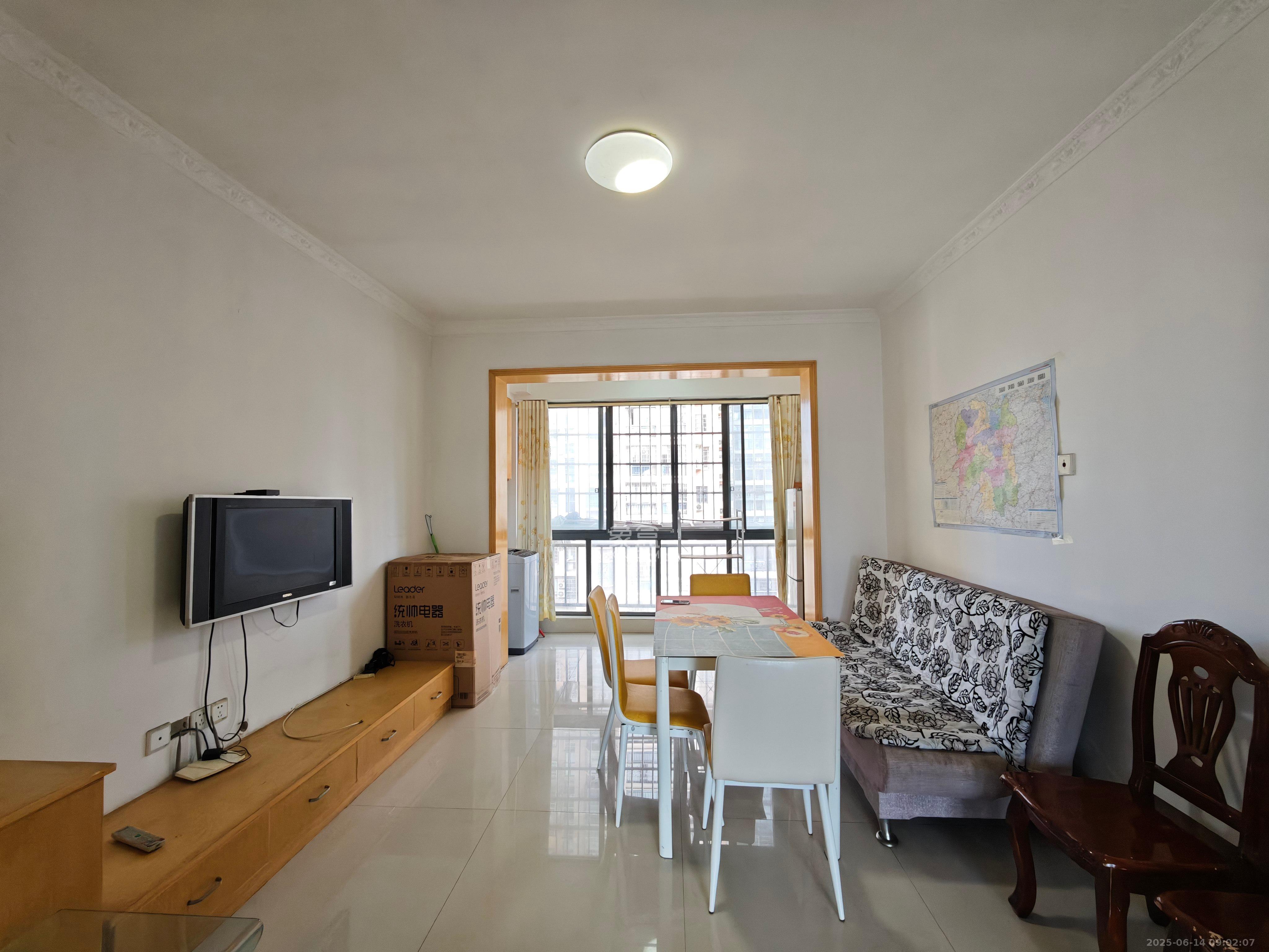 翡翠华庭 3室2厅1卫 2300.0元/月 翡翠华庭 3室2厅1卫 2300.0元/月室内图