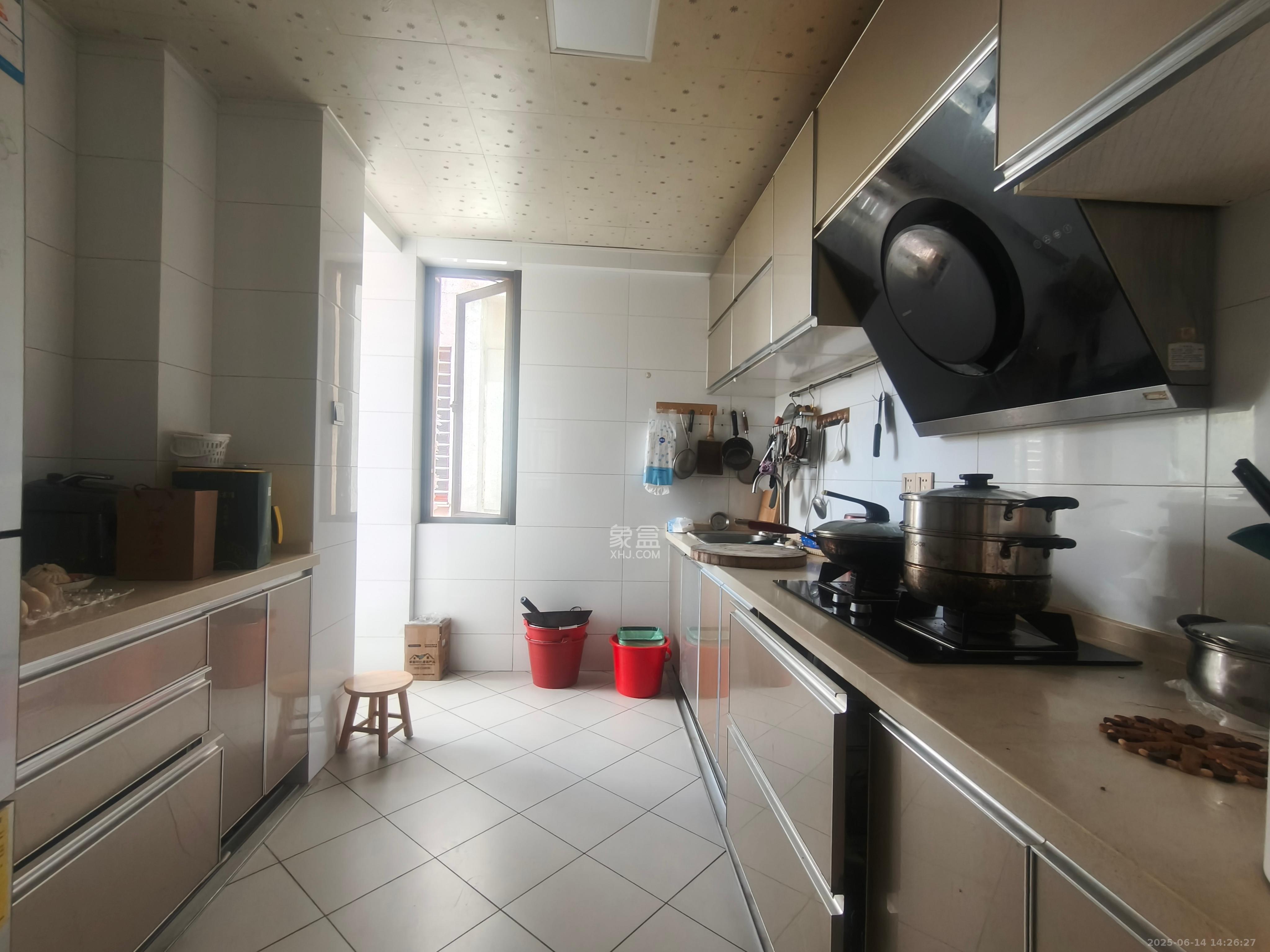 卓越蔚蓝海岸一期 4室2厅2卫 4500.0元/月 卓越蔚蓝海岸一期 4室2厅2卫 4500.0元/月室内图