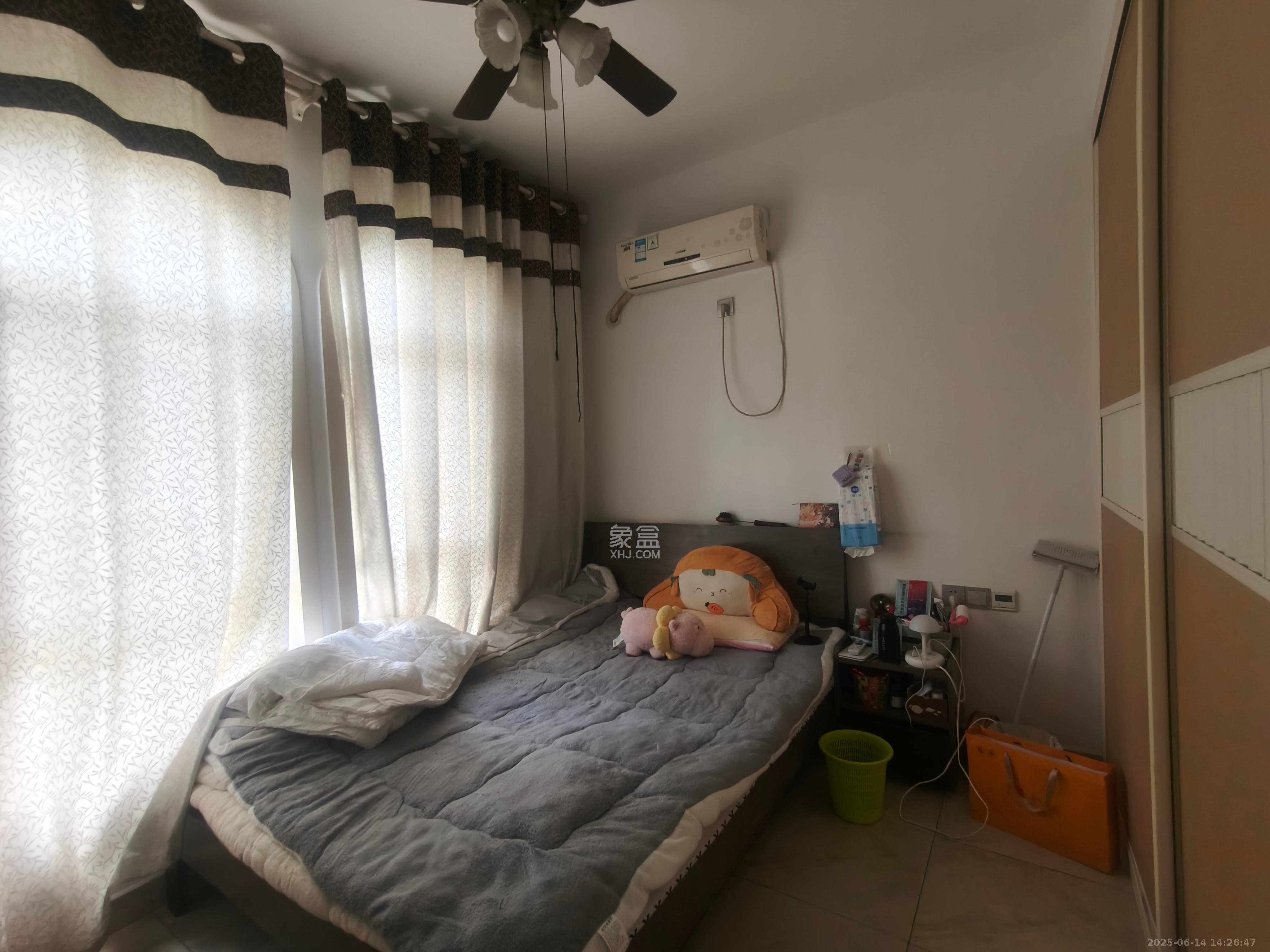 卓越蔚蓝海岸一期 4室2厅2卫 4500.0元/月 卓越蔚蓝海岸一期 4室2厅2卫 4500.0元/月室内图