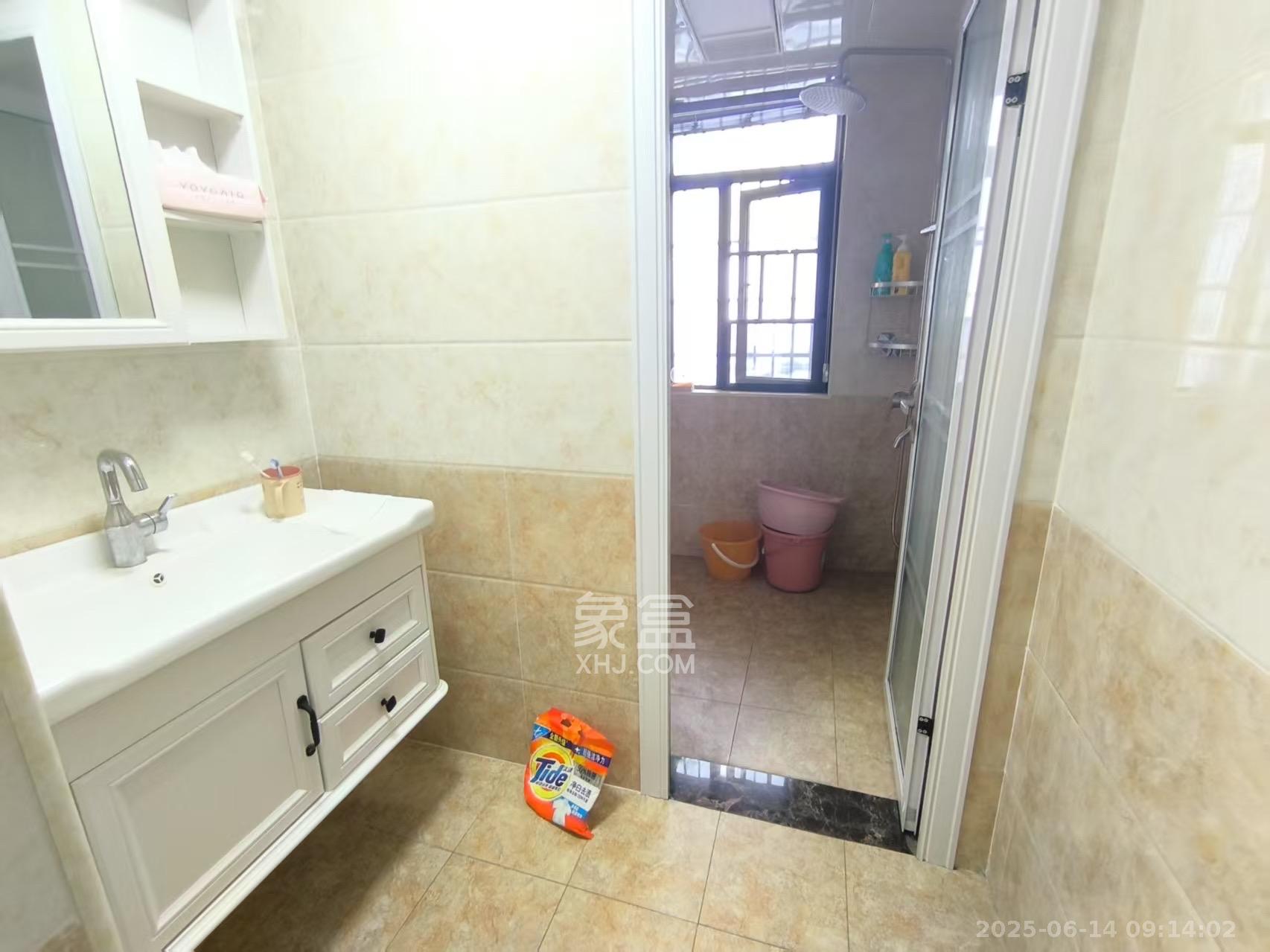 紫华郡 3室2厅1卫 2400.0元/月 紫华郡 3室2厅1卫 2400.0元/月室内图