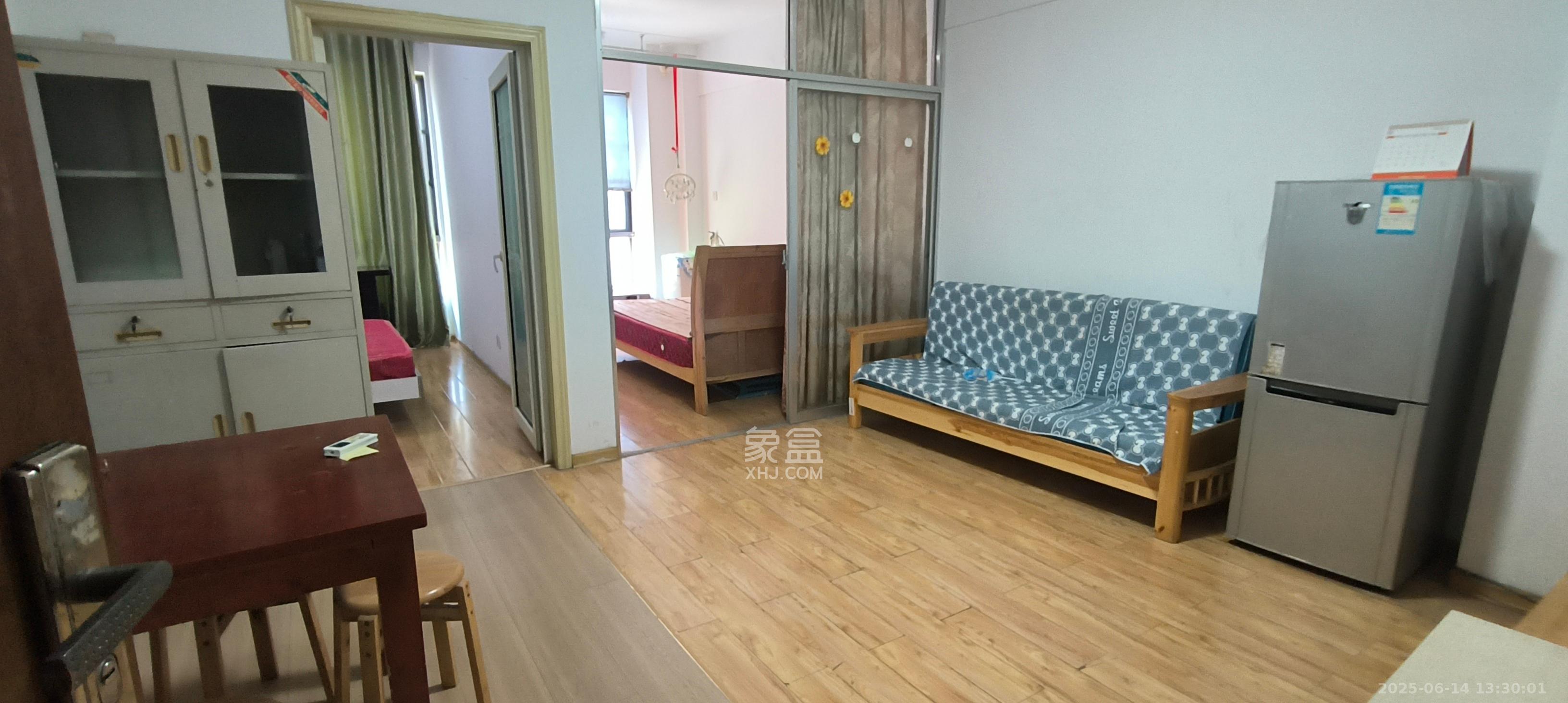 建鸿达华都(华都小户型及大华写字楼) 2室1厅1卫 2300.0元/月 建鸿达华都(华都小户型及大华写字楼) 2室1厅1卫 2300.0元/月室内图