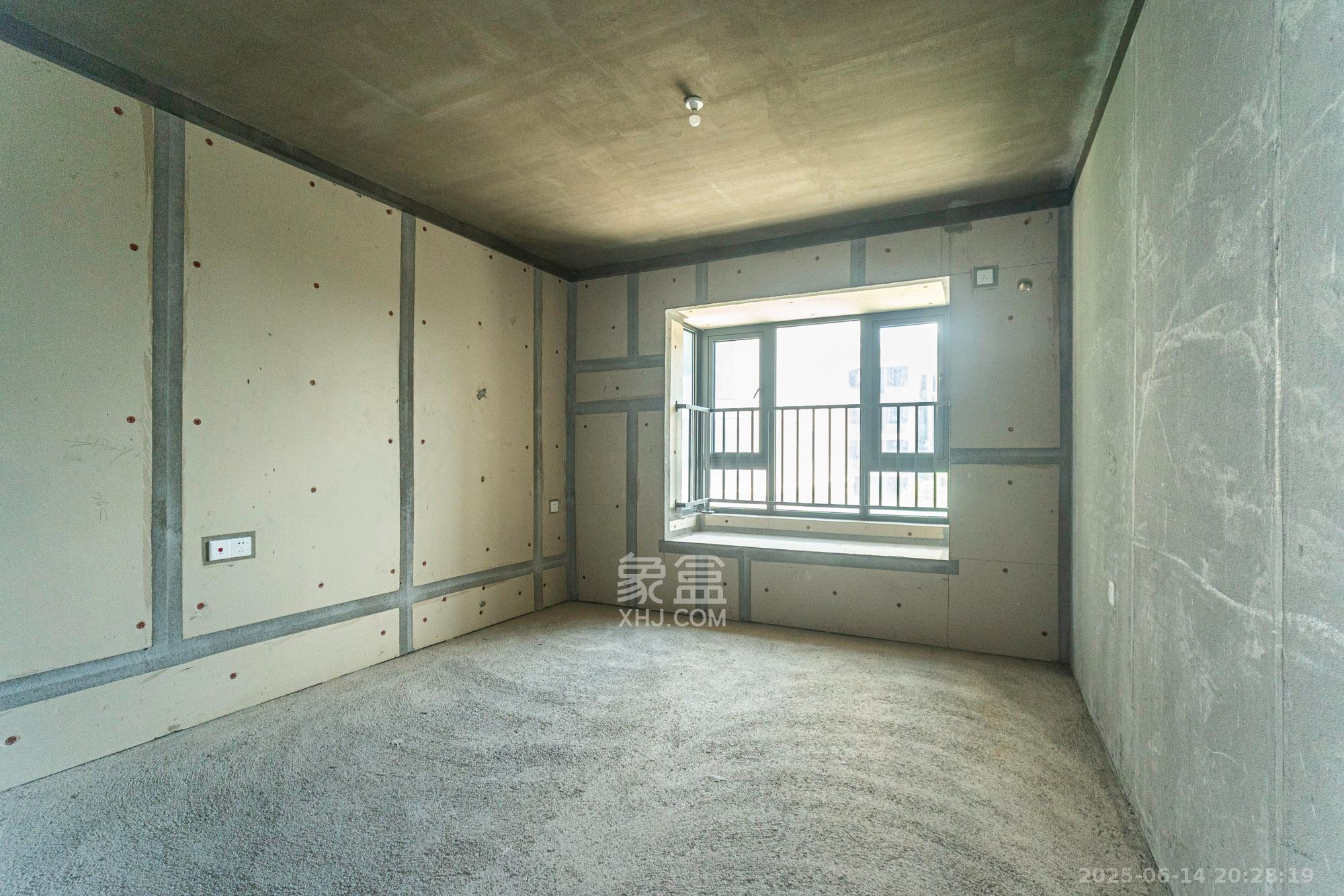 保利金香槟 4室2厅2卫 96.8万 保利金香槟 4室2厅2卫 96.8万卧室