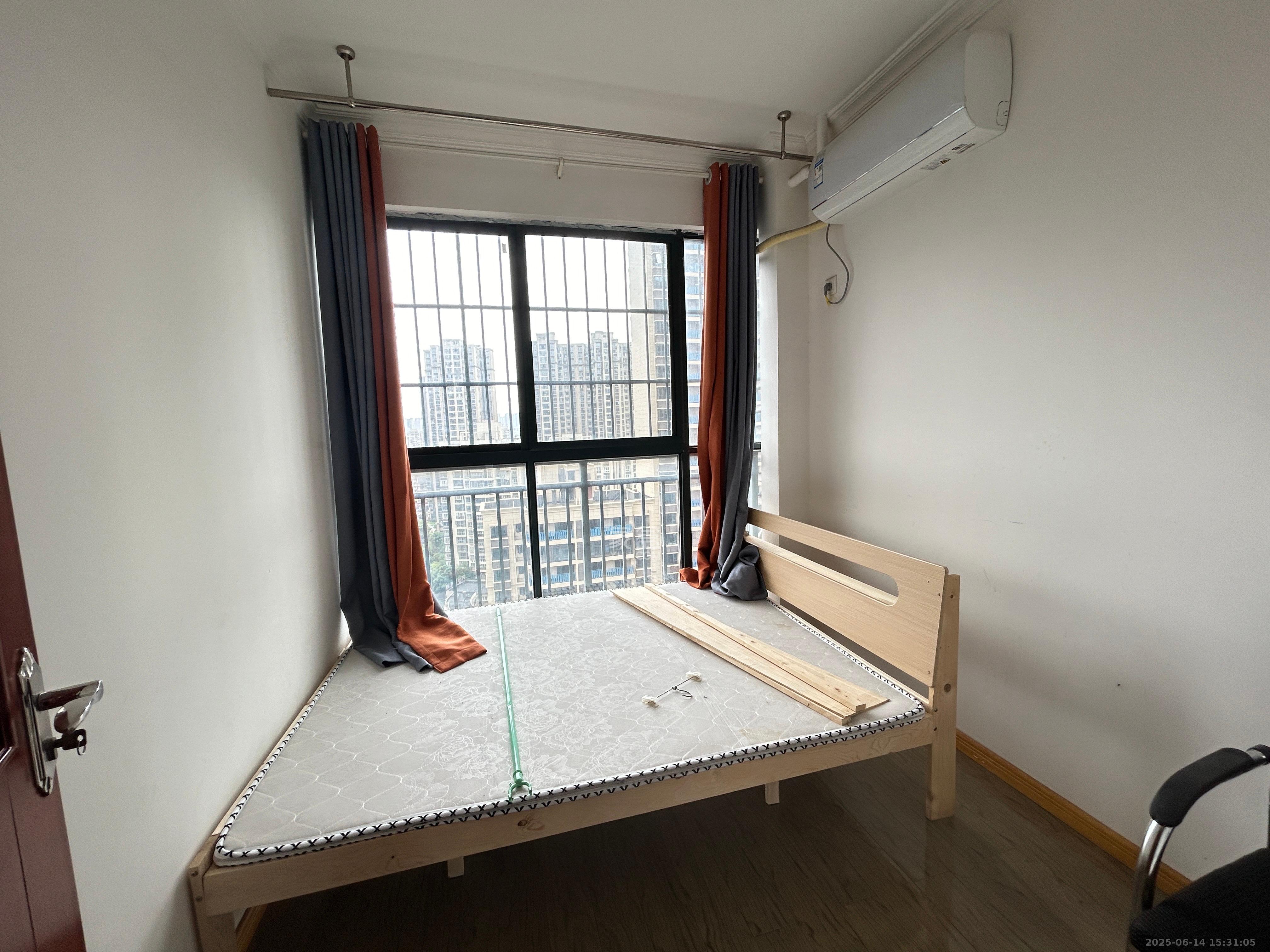 华美公寓(新猎鹰公寓) 3室2厅1卫 3000.0元/月 华美公寓(新猎鹰公寓) 3室2厅1卫 3000.0元/月室内图