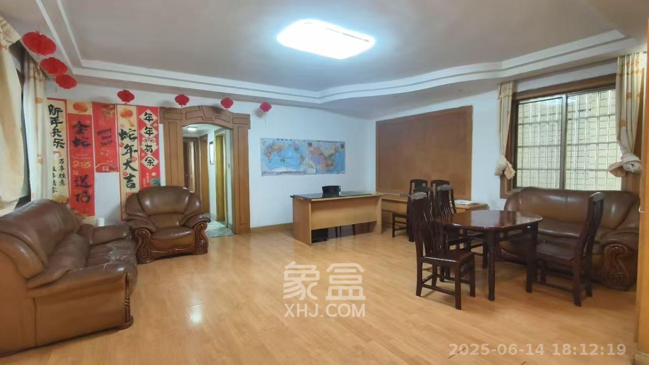 人保财产湖南分公司宿舍  3室2厅1卫    3000.0元/月 人保财产湖南分公司宿舍  3室2厅1卫    3000.0元/月室内图