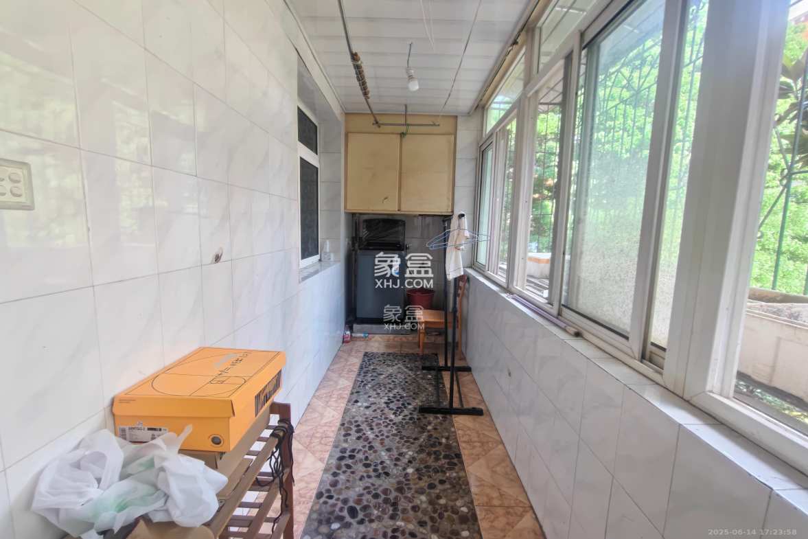 化工宿舍 4室2厅1卫 2800.0元/月 化工宿舍 4室2厅1卫 2800.0元/月室内图