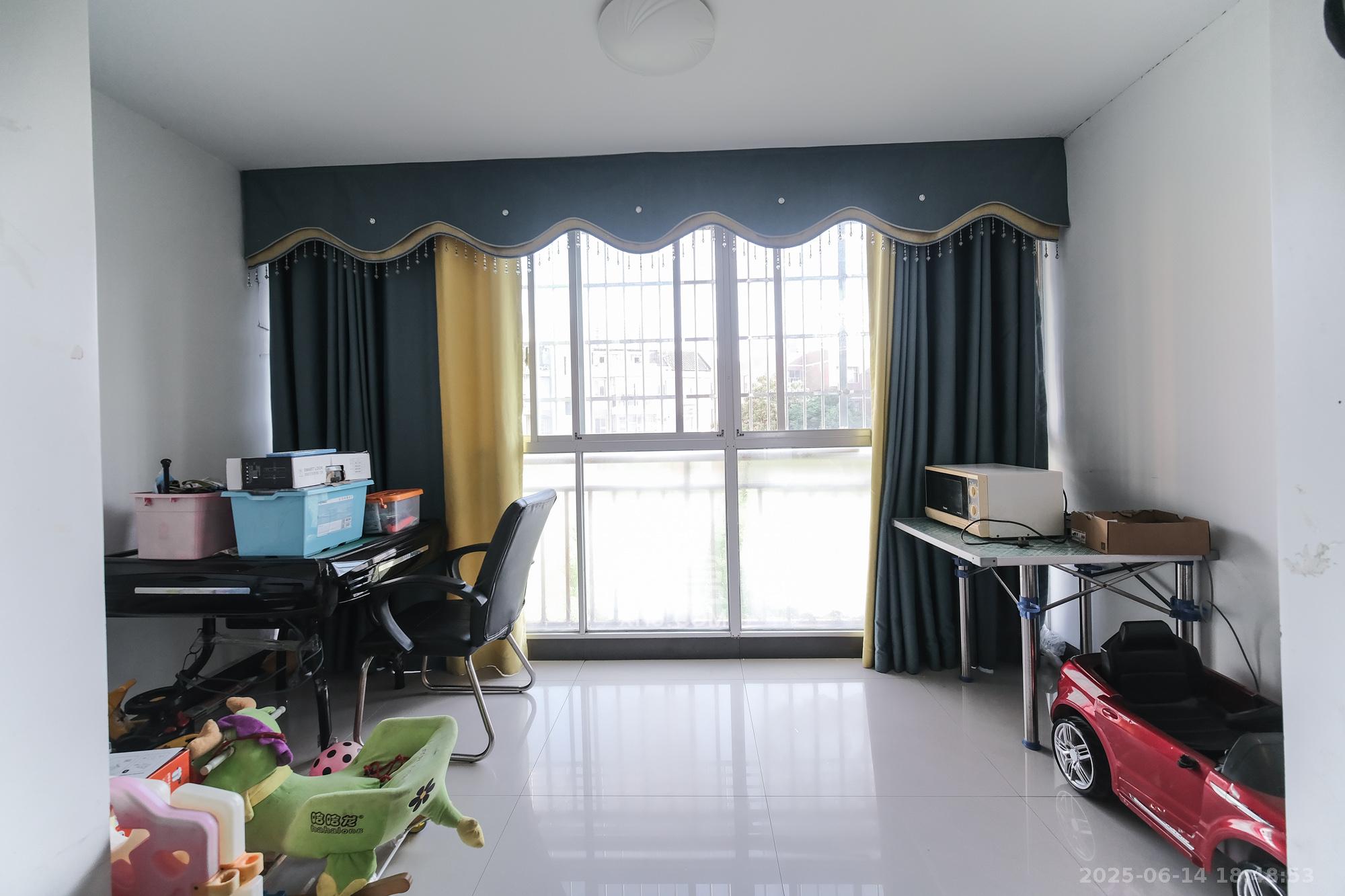 四季星城 3室2厅2卫 68.8万 四季星城 3室2厅2卫 68.8万阳台