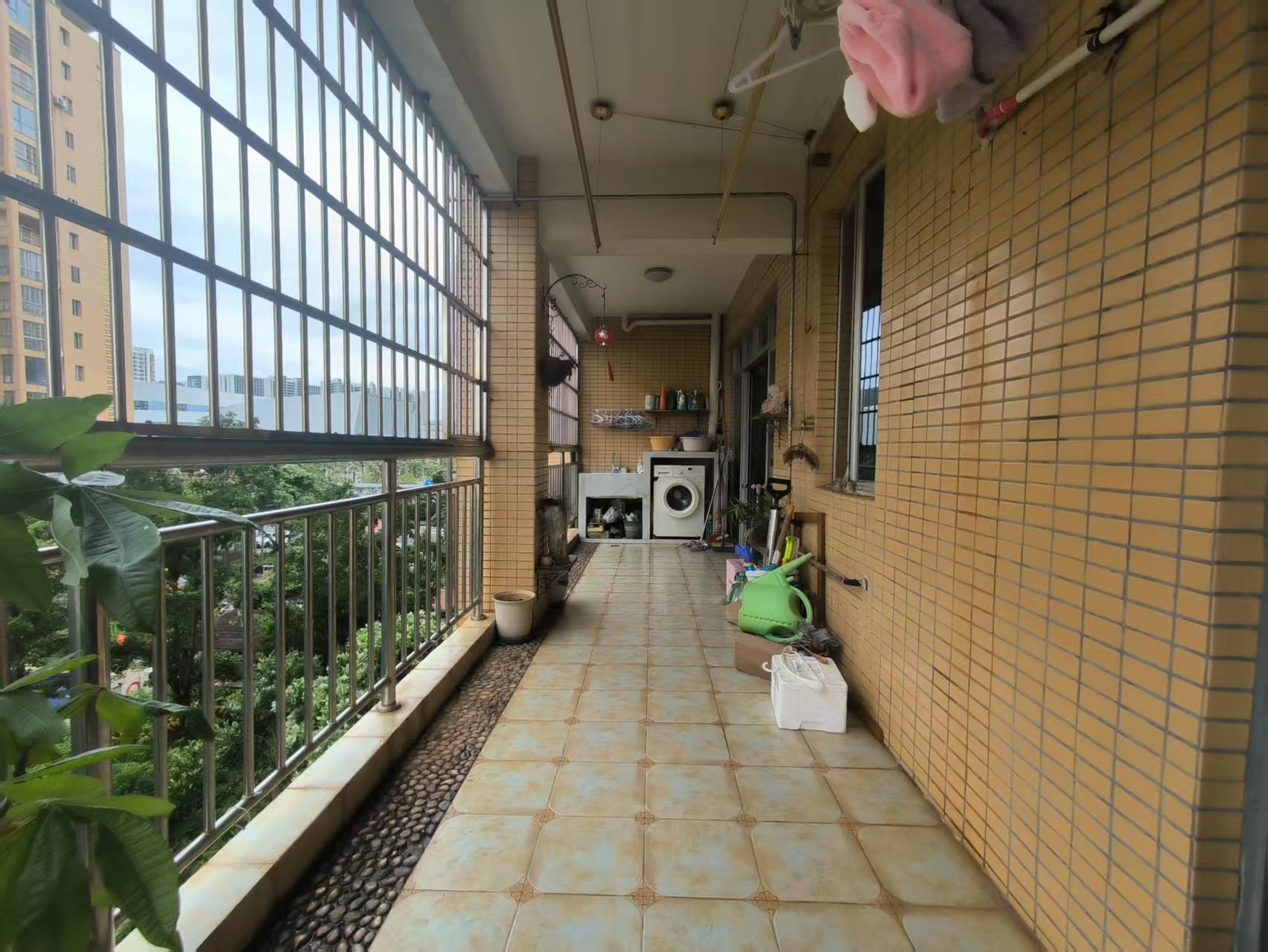 滨江度假城  2室2厅1卫   119.00万客厅