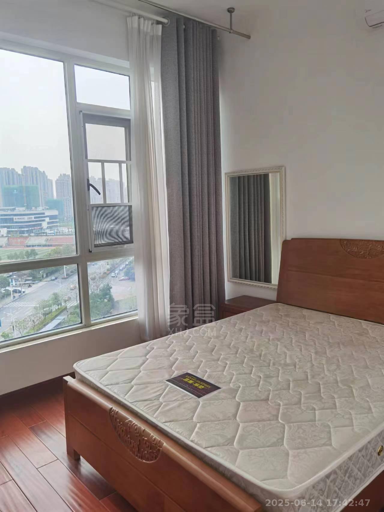 庐山一号 2室2厅1卫 2000.0元/月 庐山一号 2室2厅1卫 2000.0元/月室内图