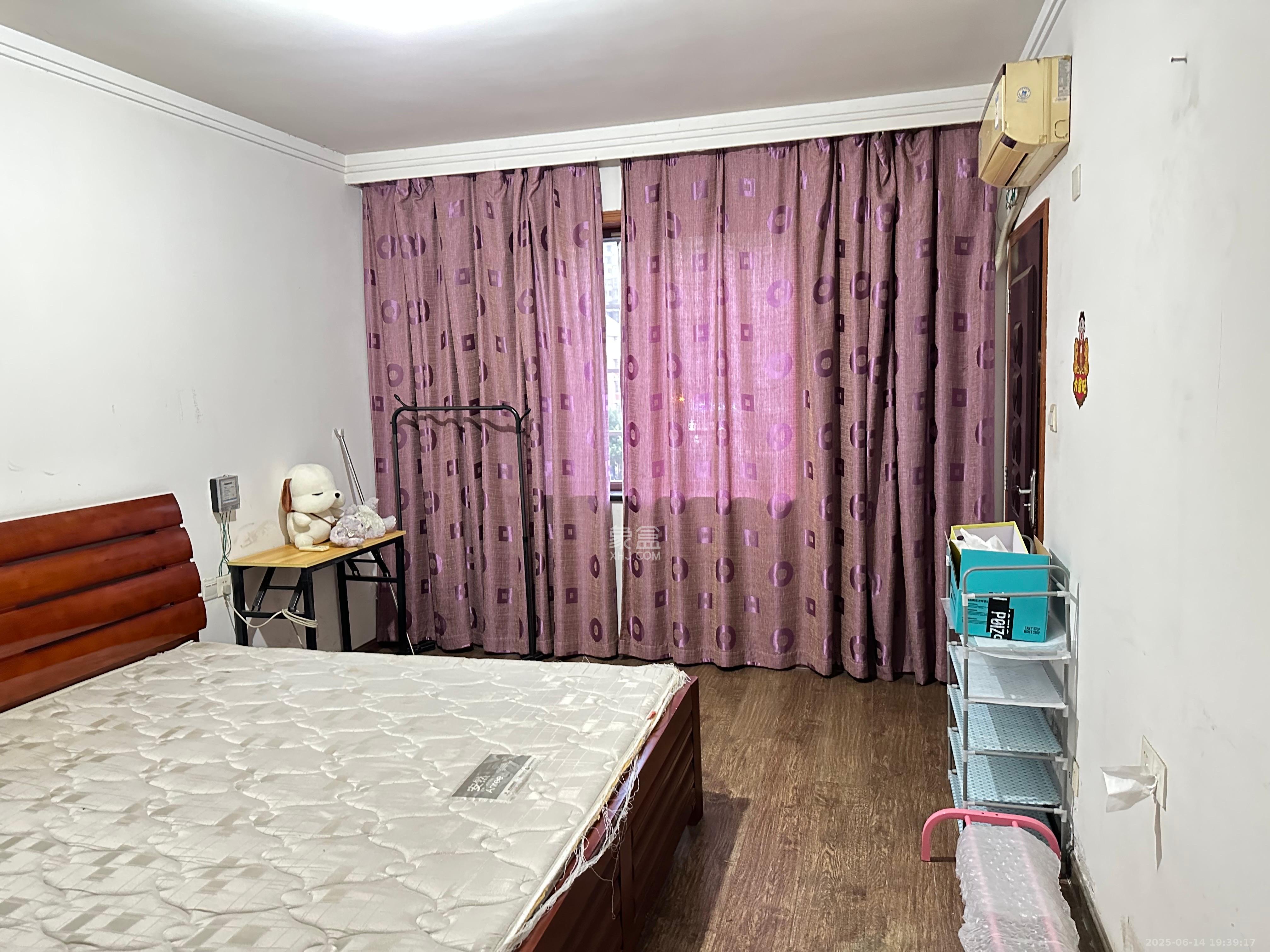 莲湖汽配城 4室2厅2卫 2500.0元/月 莲湖汽配城 4室2厅2卫 2500.0元/月室内图