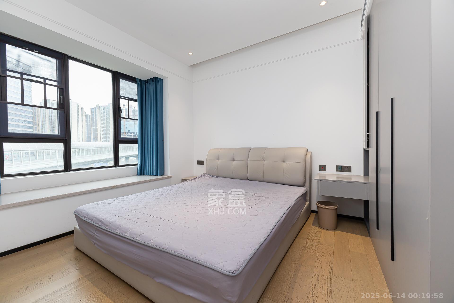 万科滨河道 3室2厅2卫 135.0万 万科滨河道 3室2厅2卫 135.0万卧室