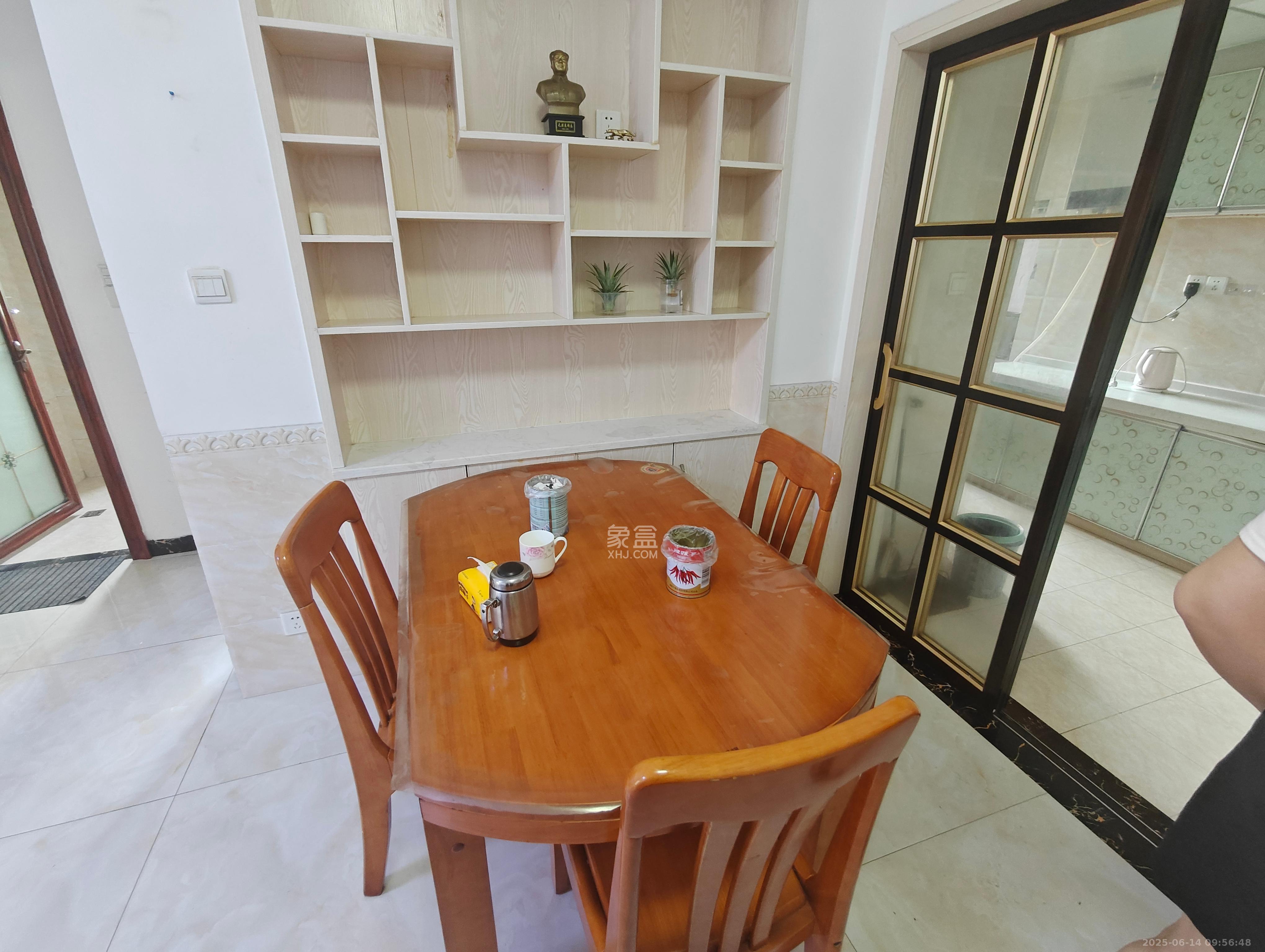 嘉顺苑 3室2厅1卫 2000.0元/月 嘉顺苑 3室2厅1卫 2000.0元/月室内图