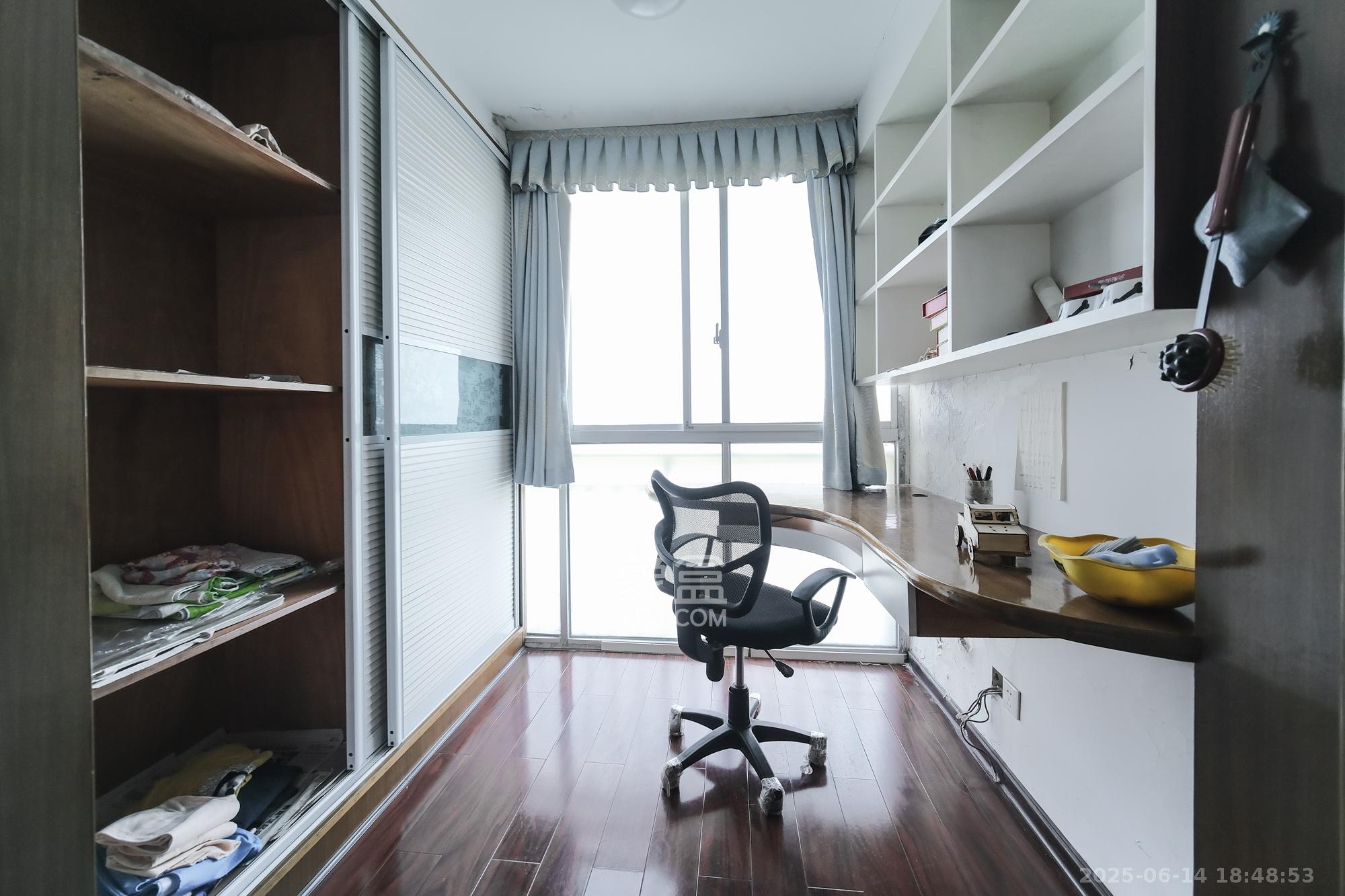 四季星城 3室2厅2卫 68.8万 四季星城 3室2厅2卫 68.8万阳台