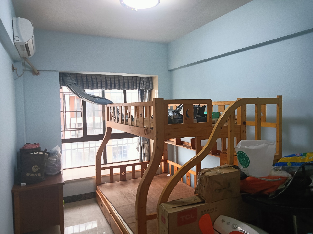 九九华府(一期) 3室2厅2卫 165.0万 九九华府(一期) 3室2厅2卫 165.0万客厅