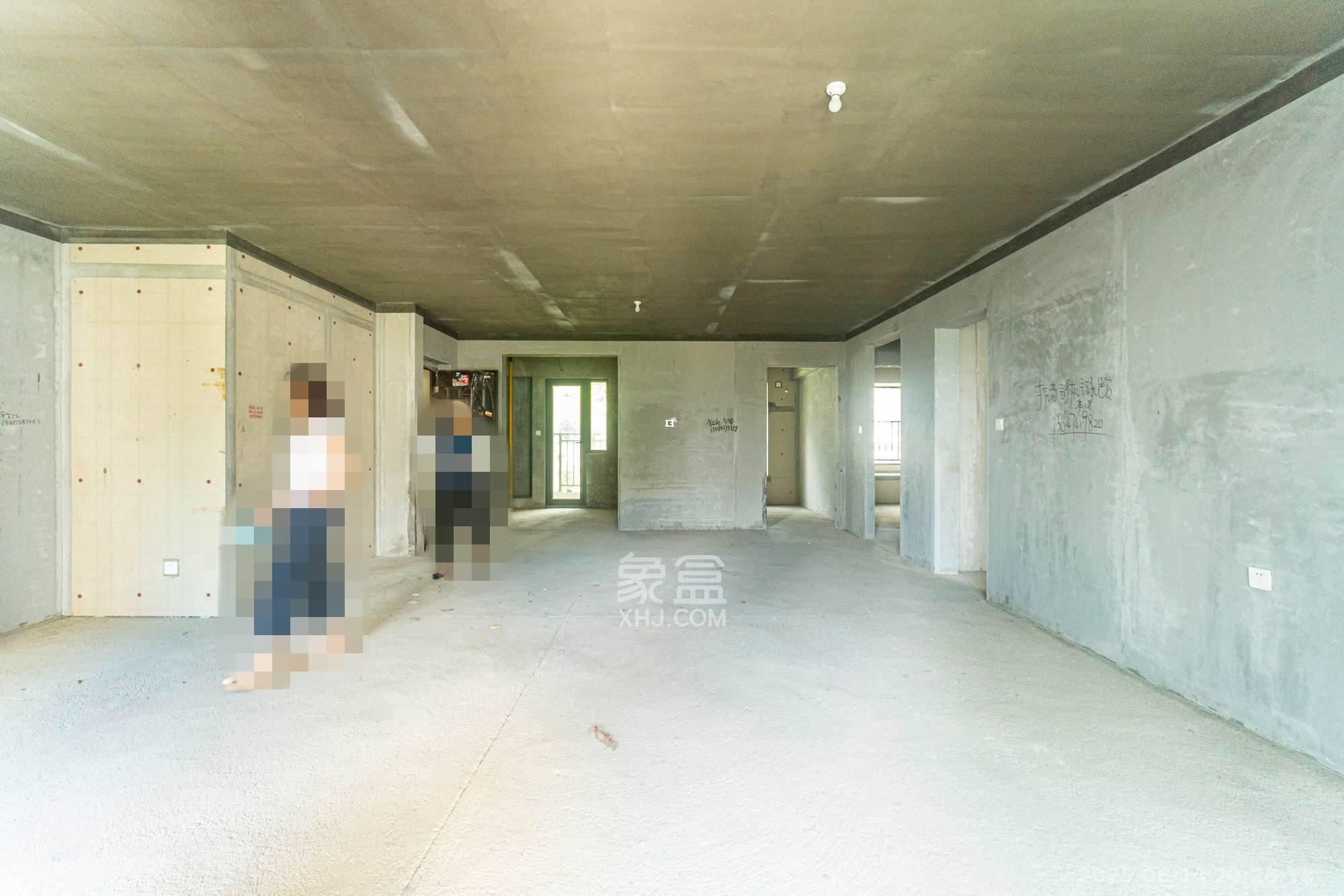 保利金香槟 4室2厅2卫 96.8万 保利金香槟 4室2厅2卫 96.8万客厅