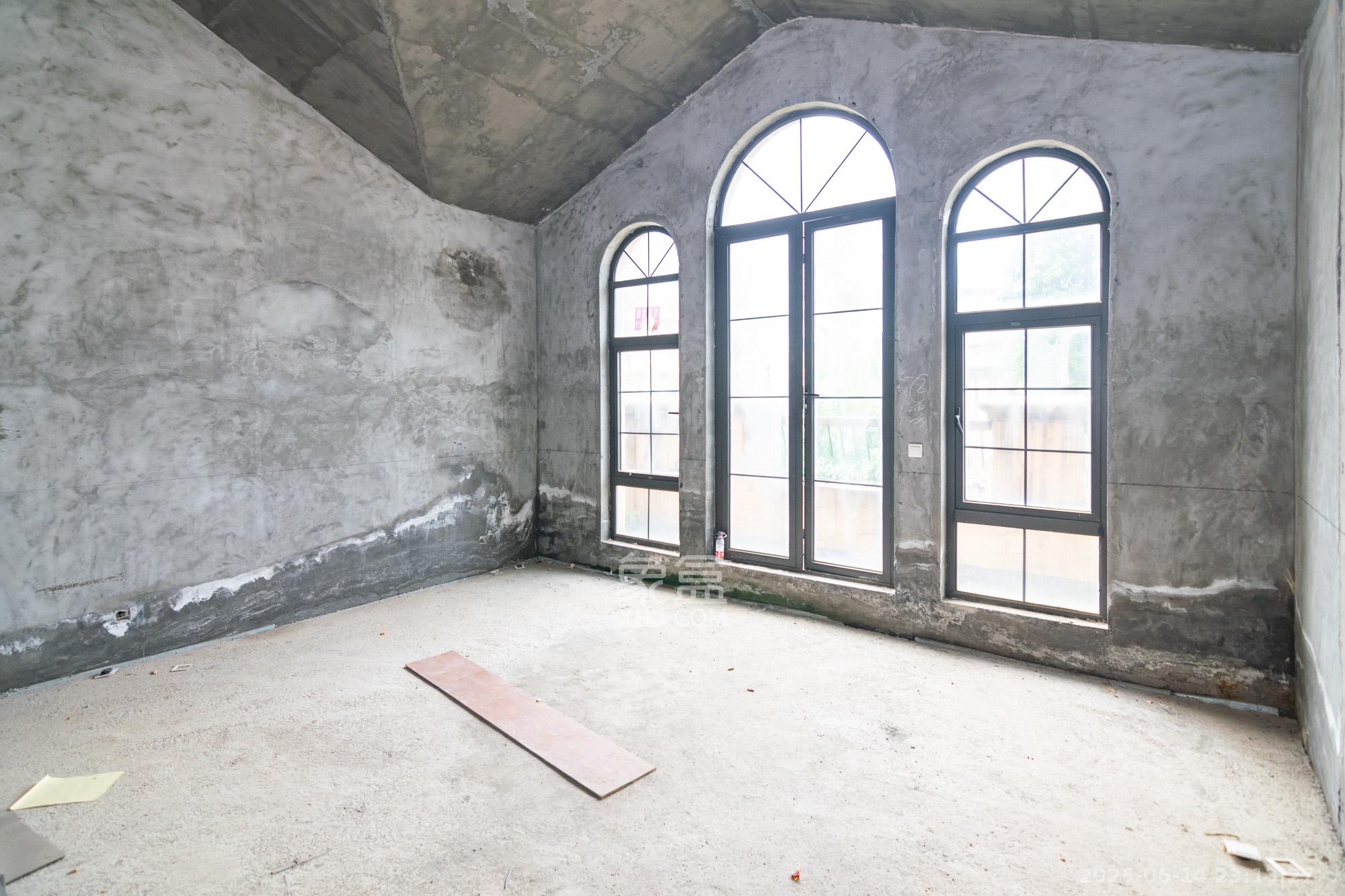 中粮北纬28°别墅 8室3厅4卫 868.0万 中粮北纬28°别墅 8室3厅4卫 868.0万卧室