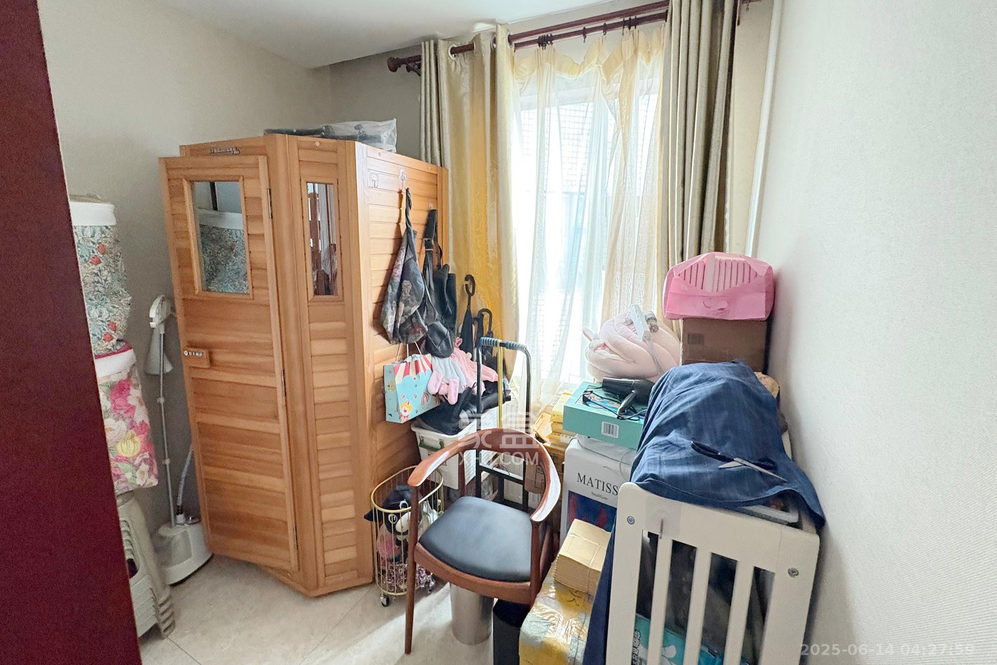 王府花园  8室2厅4卫   360.00万其他