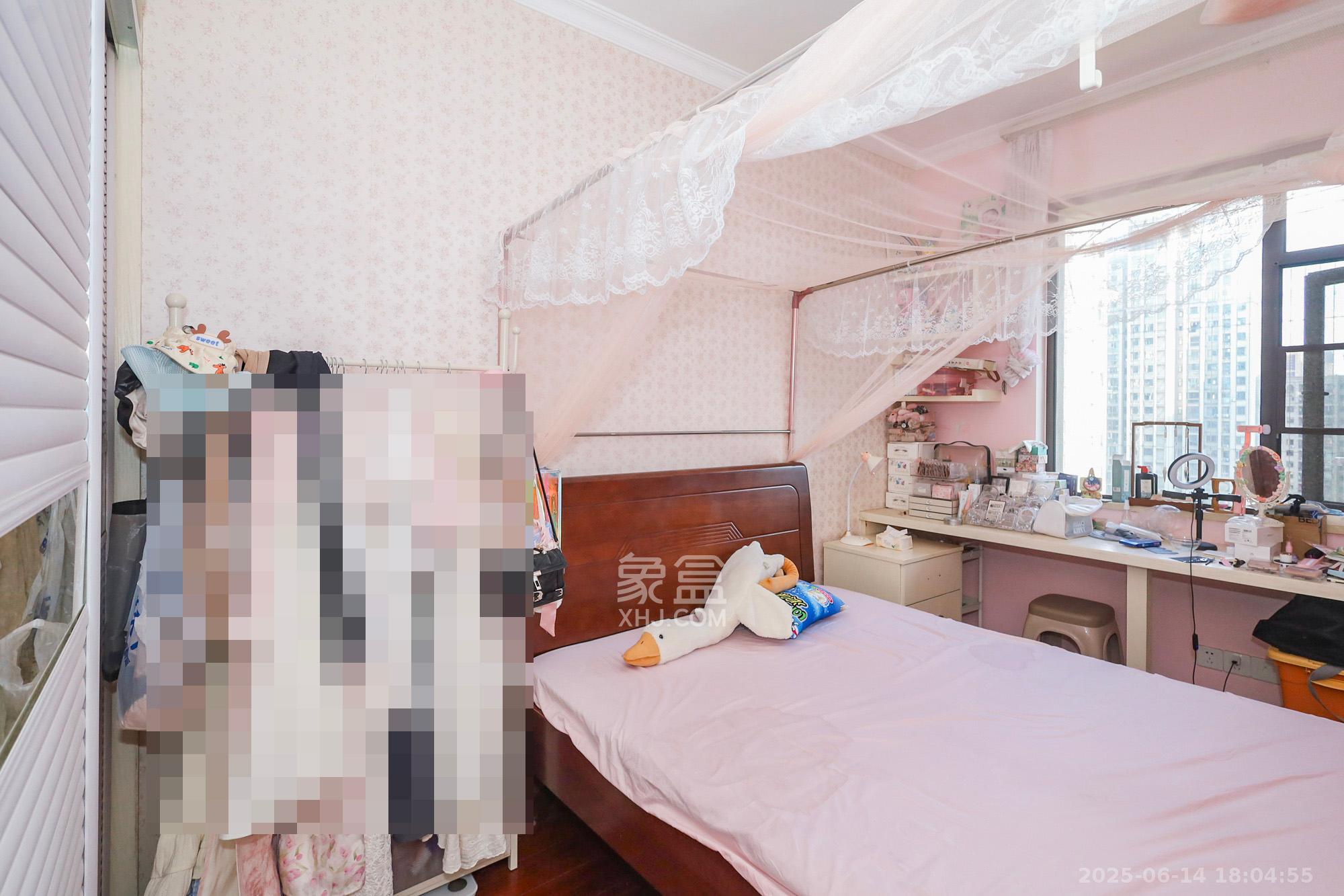 阳光丽城一期  4室2厅2卫   175.00万卧室