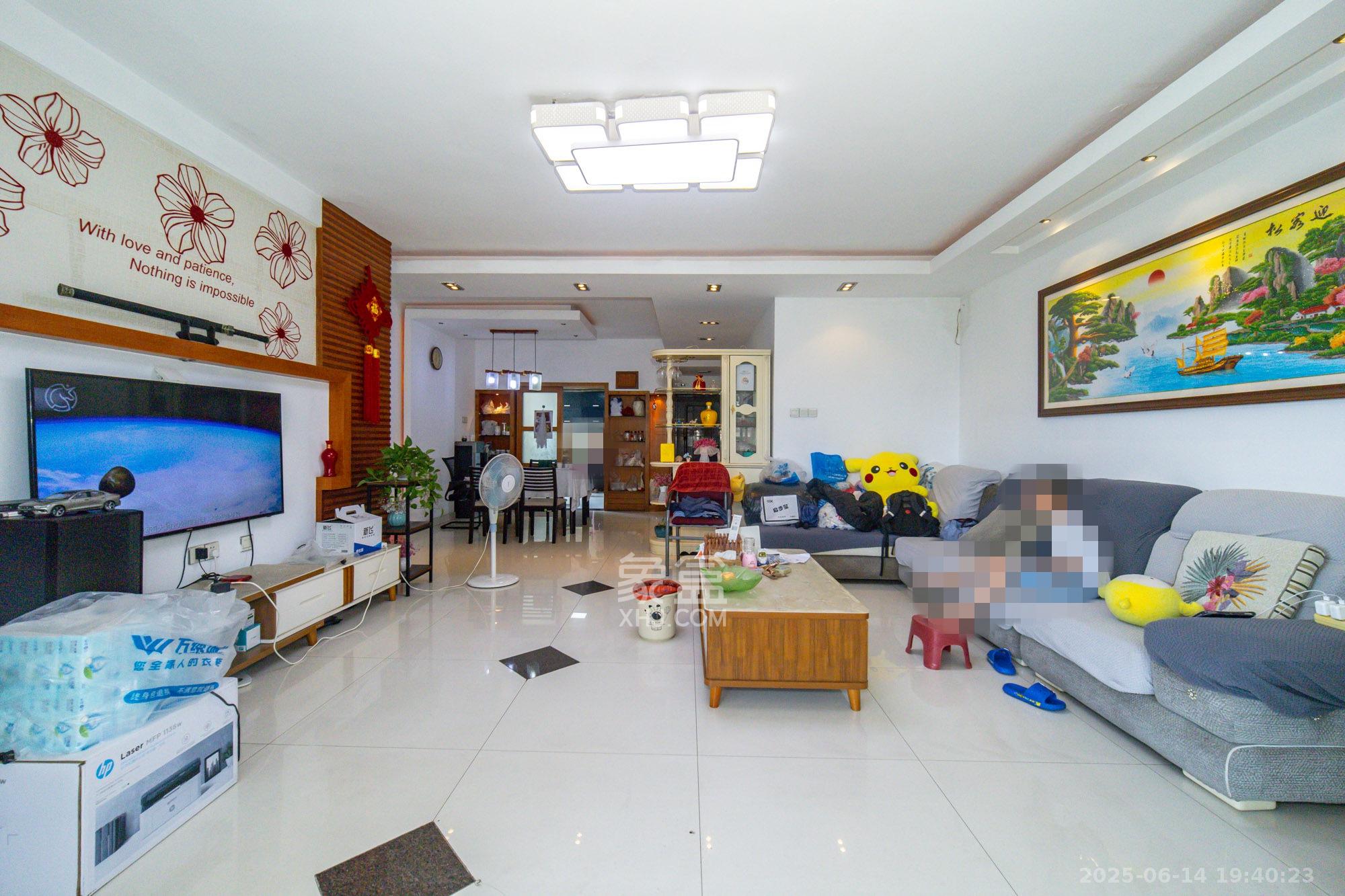 明城公寓 4室2厅2卫 100.0万 明城公寓 4室2厅2卫 100.0万客厅