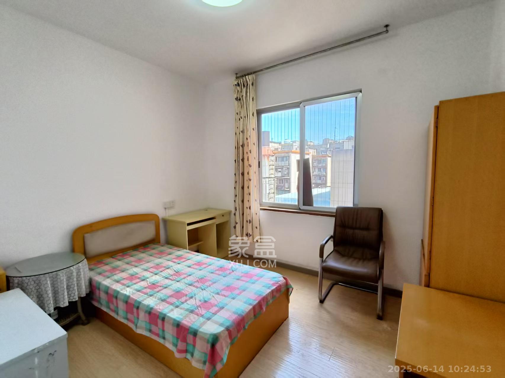 华天大酒店宿舍楼 2室1厅1卫 2600.0元/月 华天大酒店宿舍楼 2室1厅1卫 2600.0元/月室内图