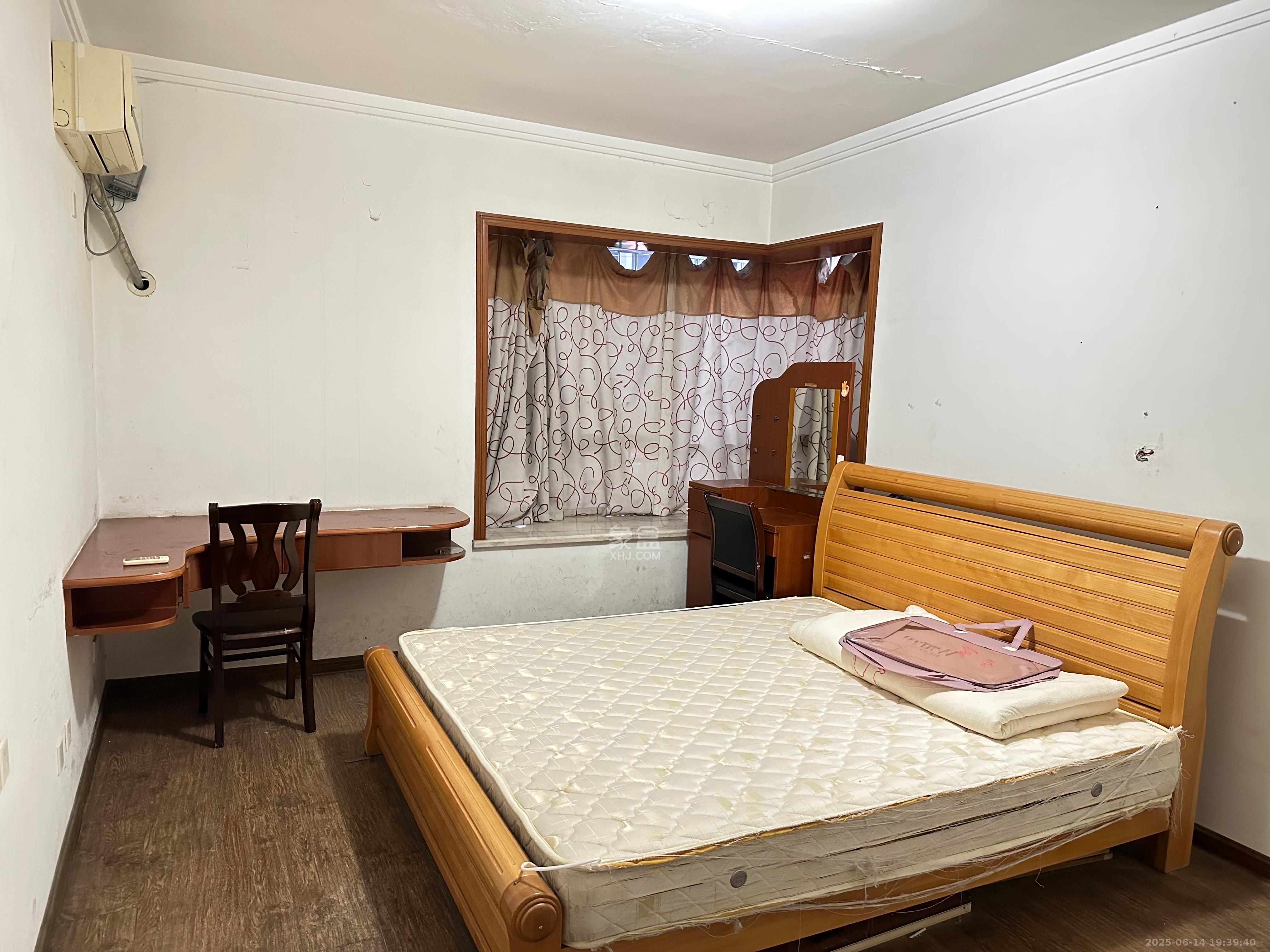 莲湖汽配城 4室2厅2卫 2500.0元/月 莲湖汽配城 4室2厅2卫 2500.0元/月室内图