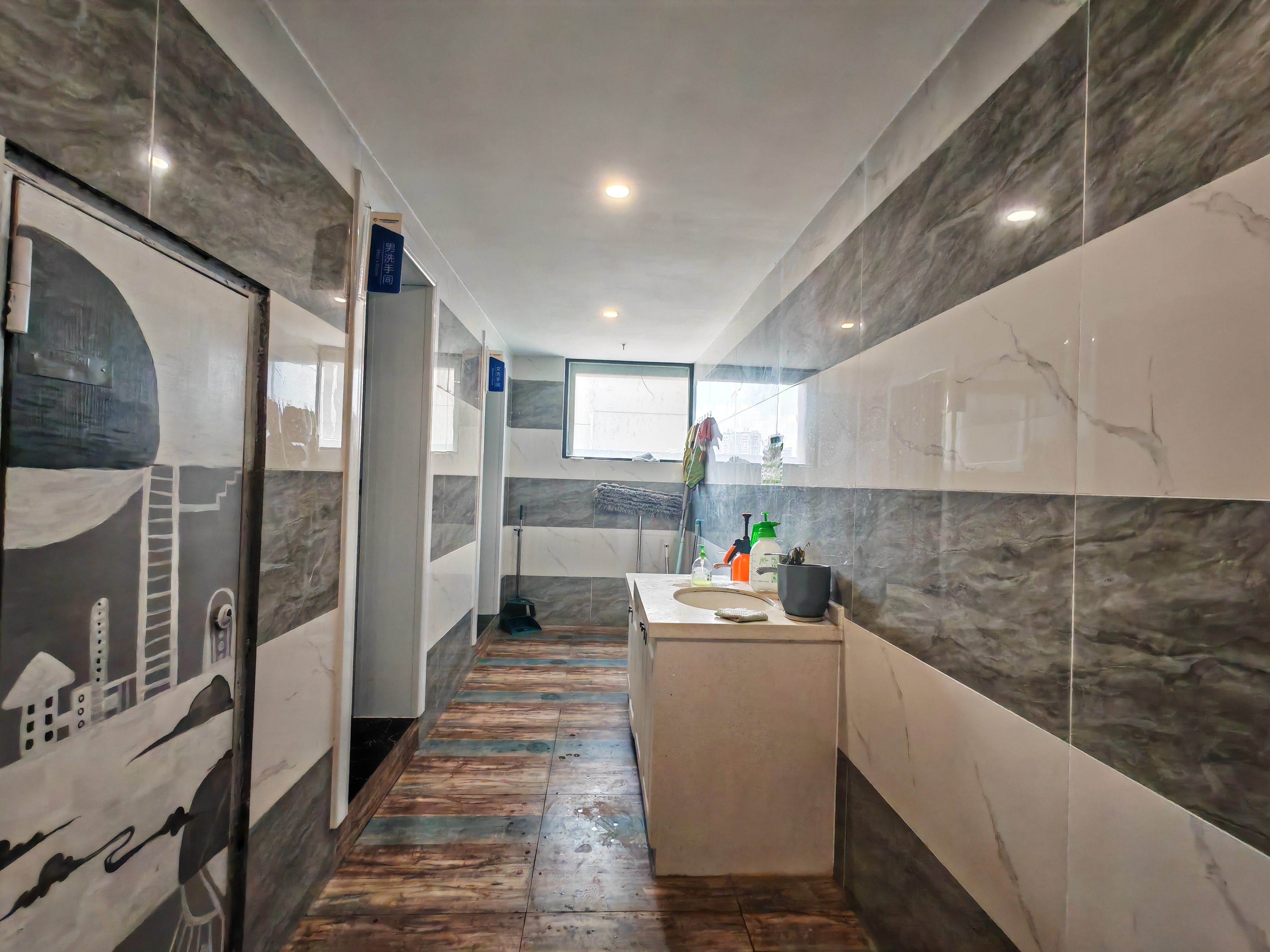 通达国际广场 21室4厅4卫 25000.0元/月 通达国际广场 21室4厅4卫 25000.0元/月室内图