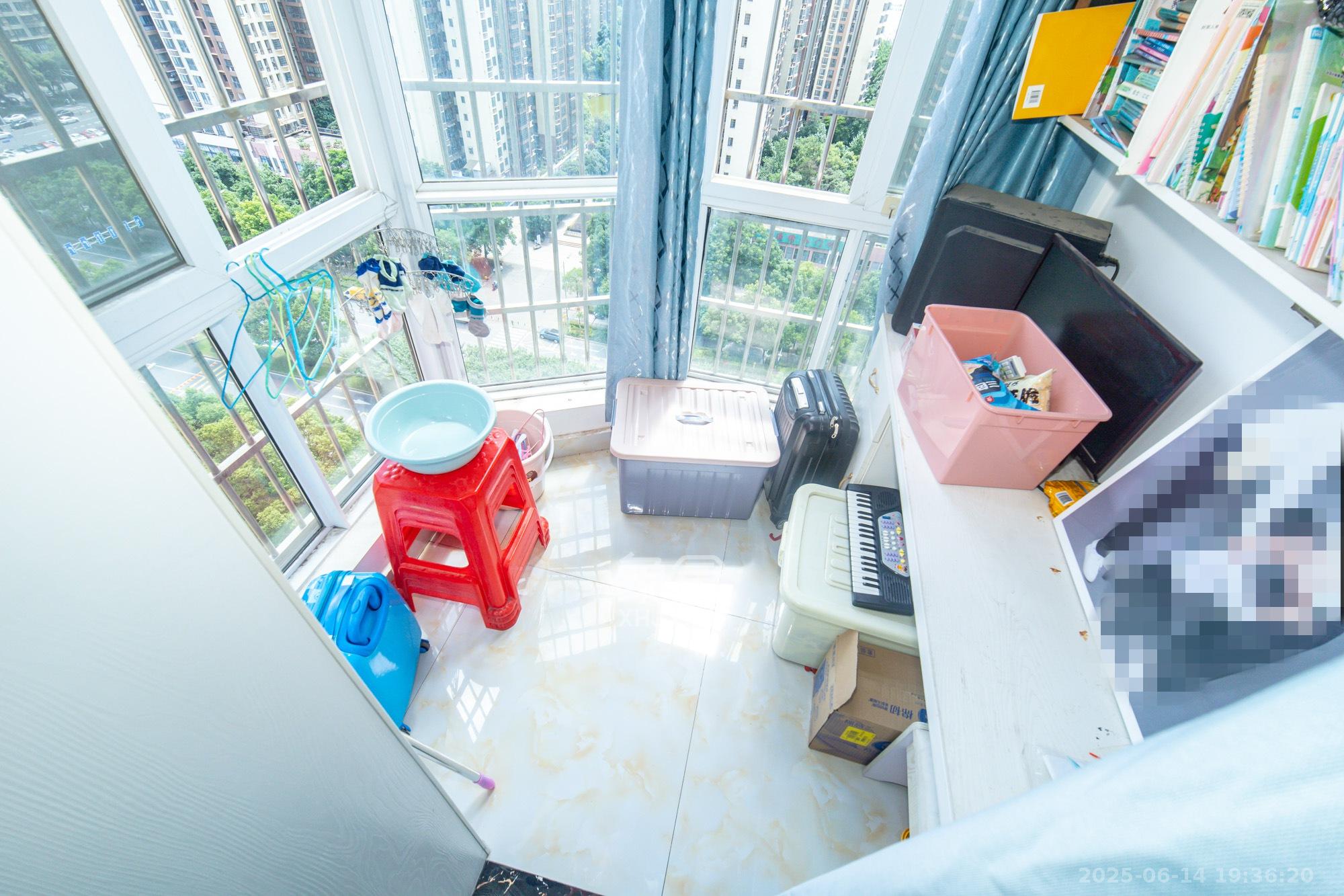 楚天世纪城西苑 2室2厅1卫 49.8万 楚天世纪城西苑 2室2厅1卫 49.8万阳台