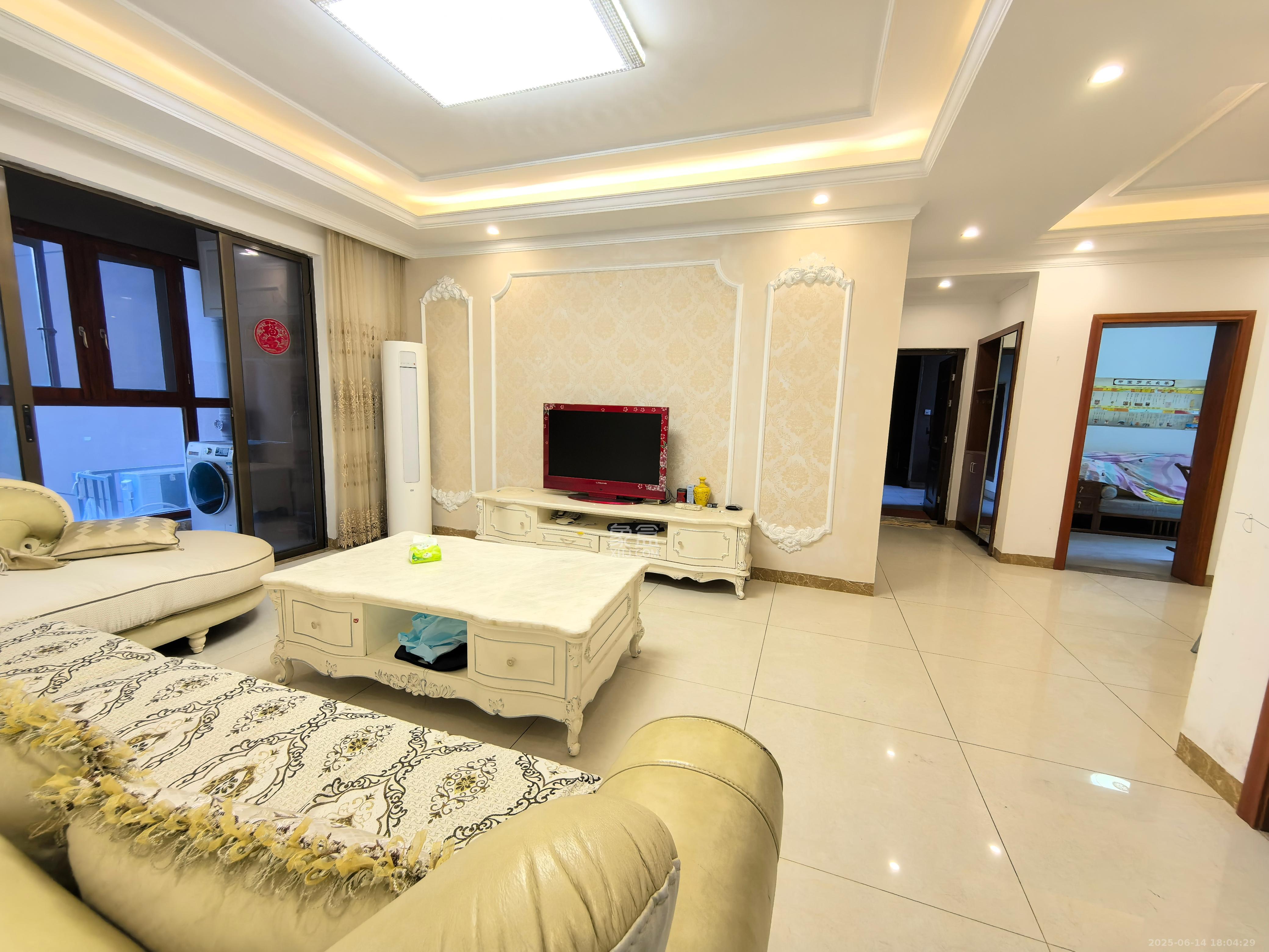 江山帝景哈佛  4室2厅1卫    2400.0元/月 江山帝景哈佛  4室2厅1卫    2400.0元/月室内图