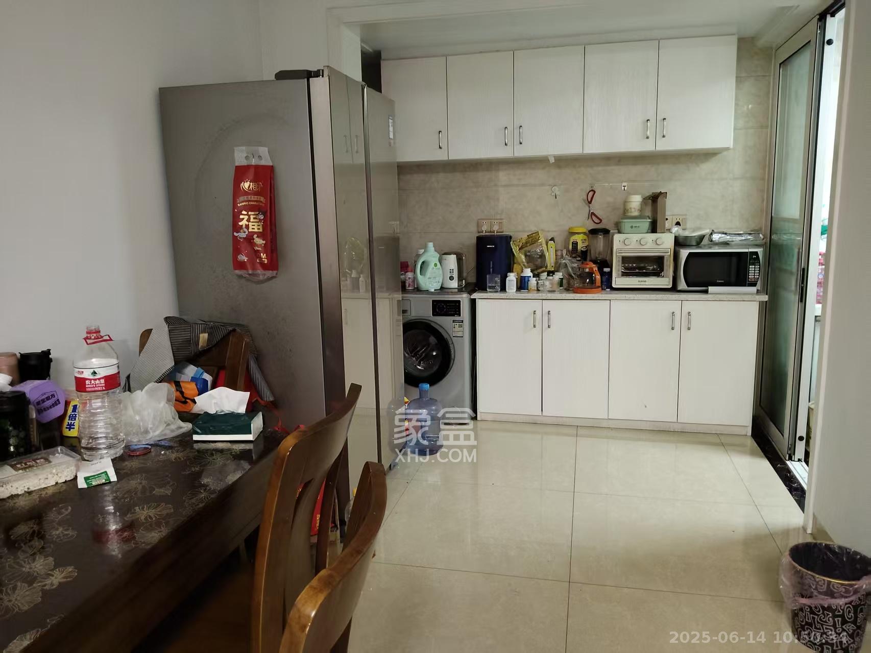 凯富南方鑫城 3室2厅2卫 2500.0元/月 凯富南方鑫城 3室2厅2卫 2500.0元/月室内图