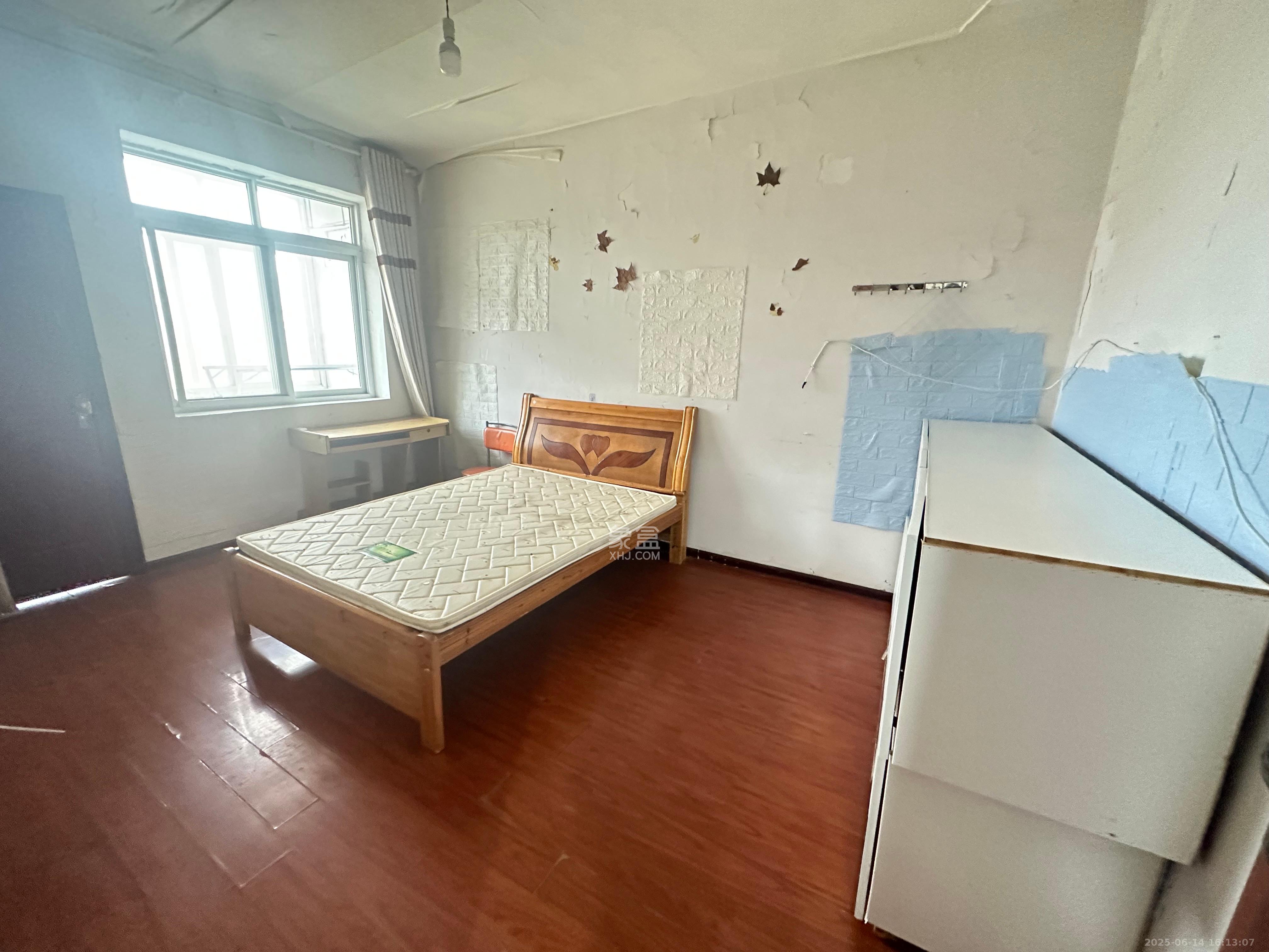 新湘路社区 3室2厅1卫 2100.0元/月 新湘路社区 3室2厅1卫 2100.0元/月室内图