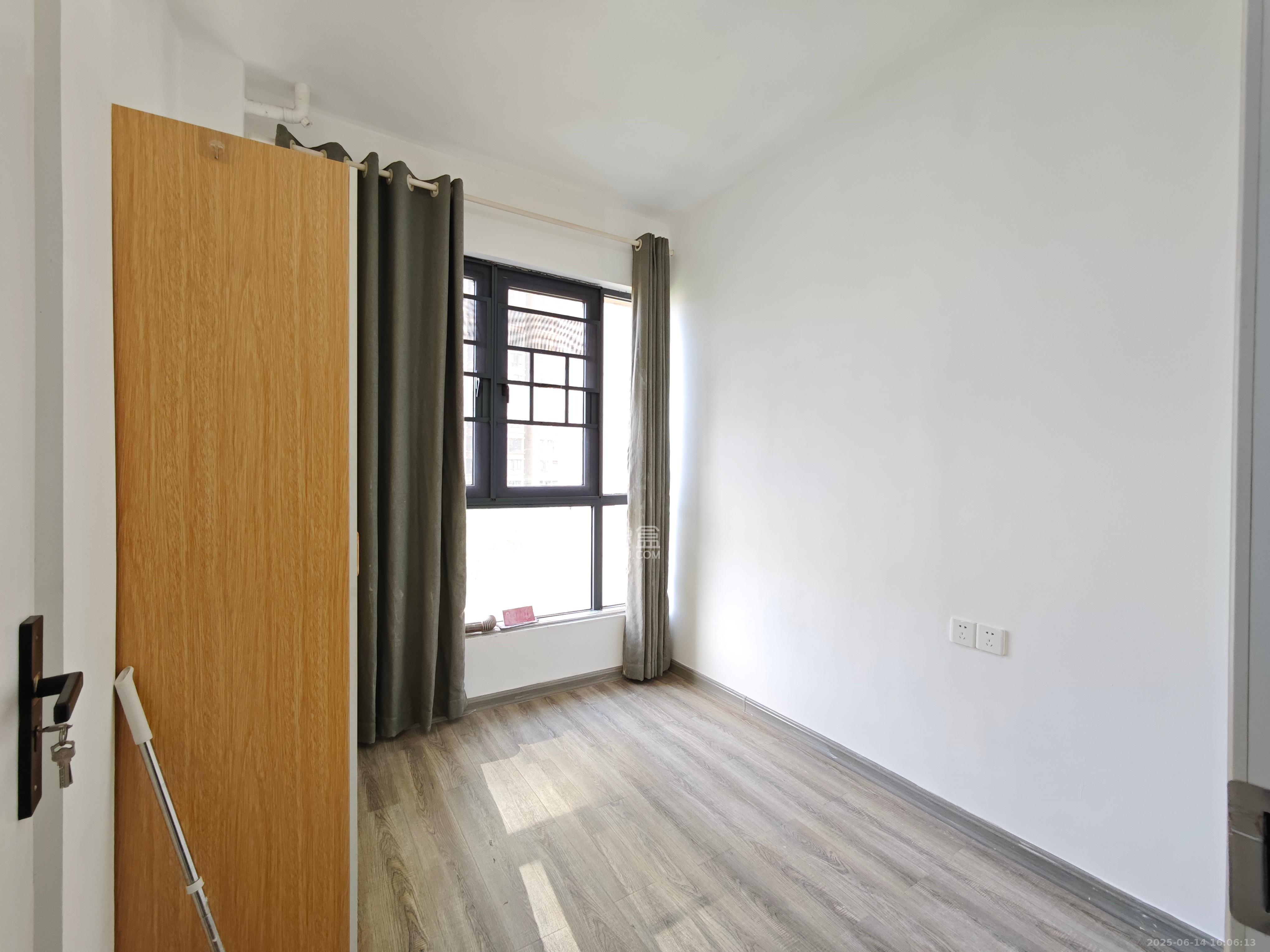 五矿万境水岸五期(五矿万境水岸文苑) 3室2厅2卫 2800.0元/月 五矿万境水岸五期(五矿万境水岸文苑) 3室2厅2卫 2800.0元/月室内图