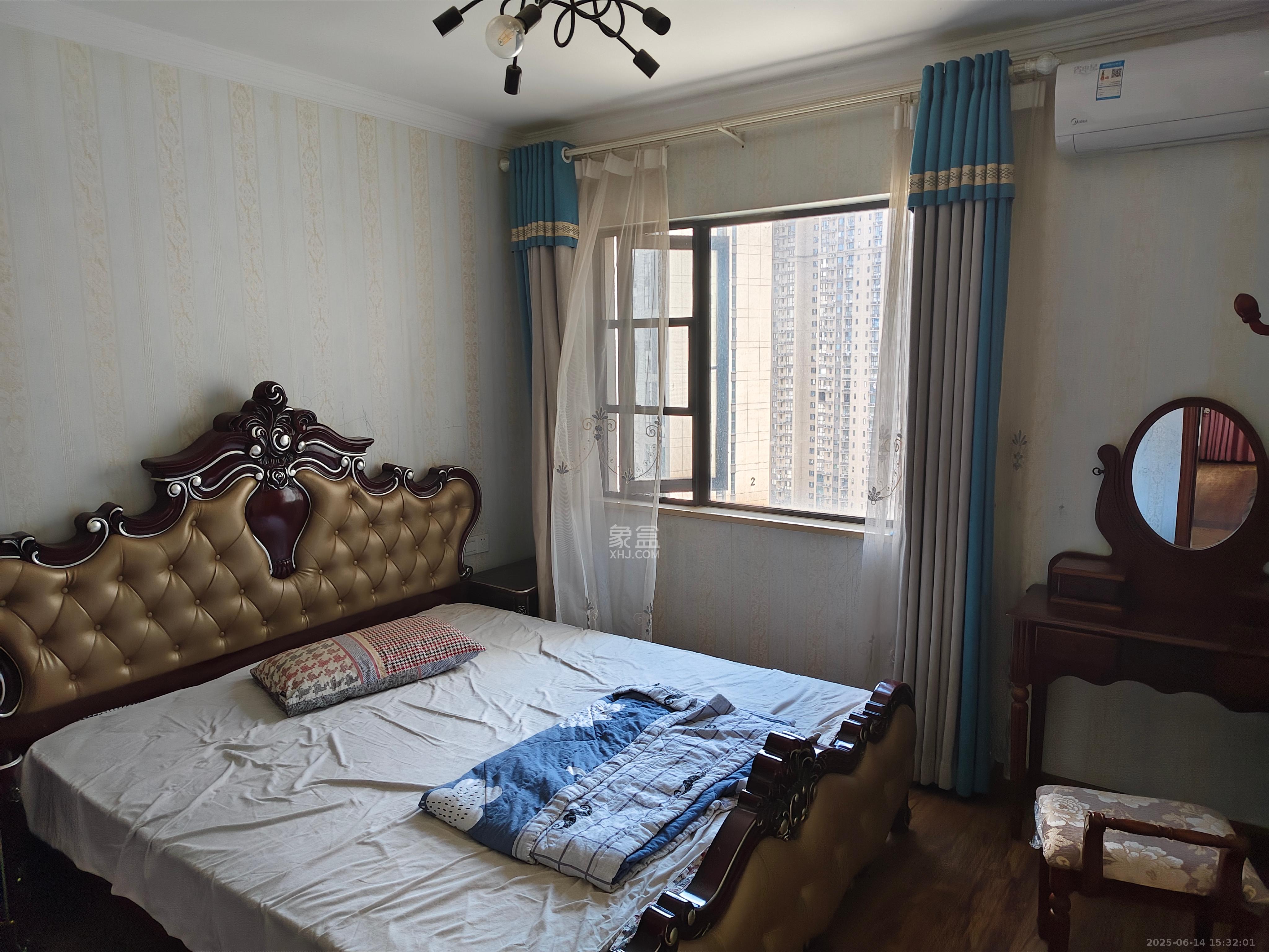 好莱城(弘德西街)  4室2厅2卫    2600.0元/月 好莱城(弘德西街)  4室2厅2卫    2600.0元/月