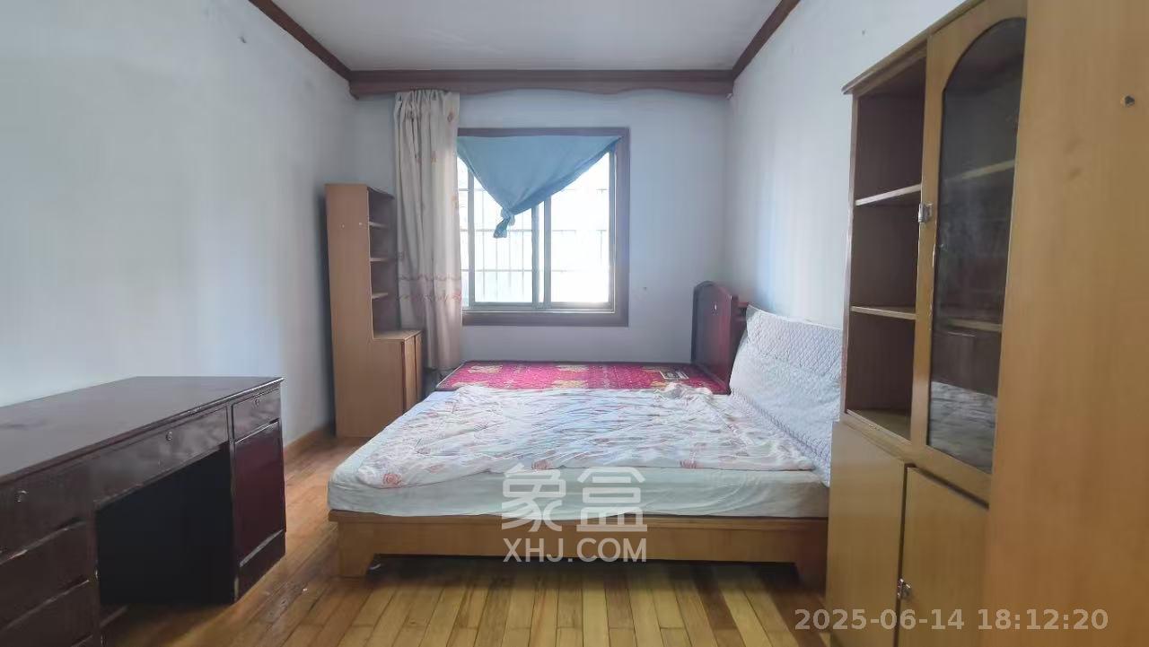 人保财产湖南分公司宿舍  3室2厅1卫    3000.0元/月 人保财产湖南分公司宿舍  3室2厅1卫    3000.0元/月室内图