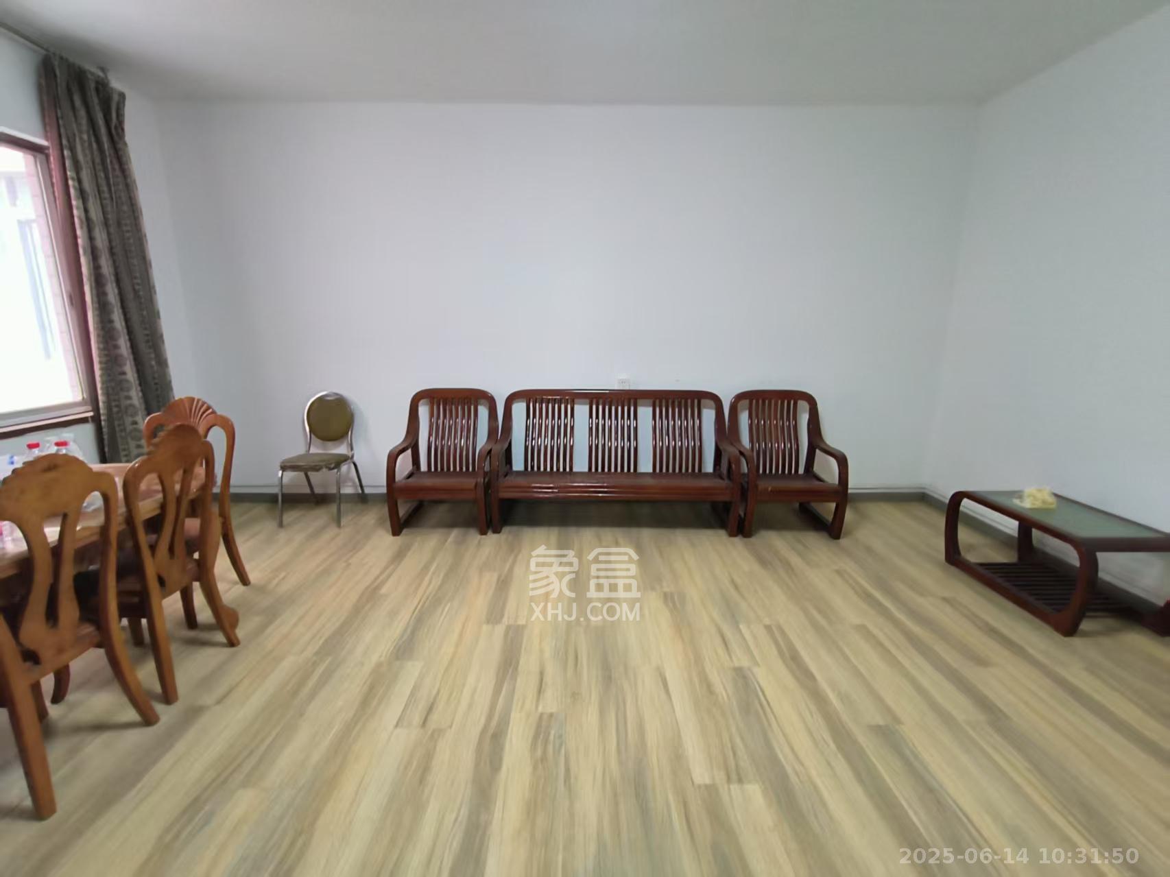 华天大酒店宿舍楼 2室1厅1卫 2900.0元/月 华天大酒店宿舍楼 2室1厅1卫 2900.0元/月室内图