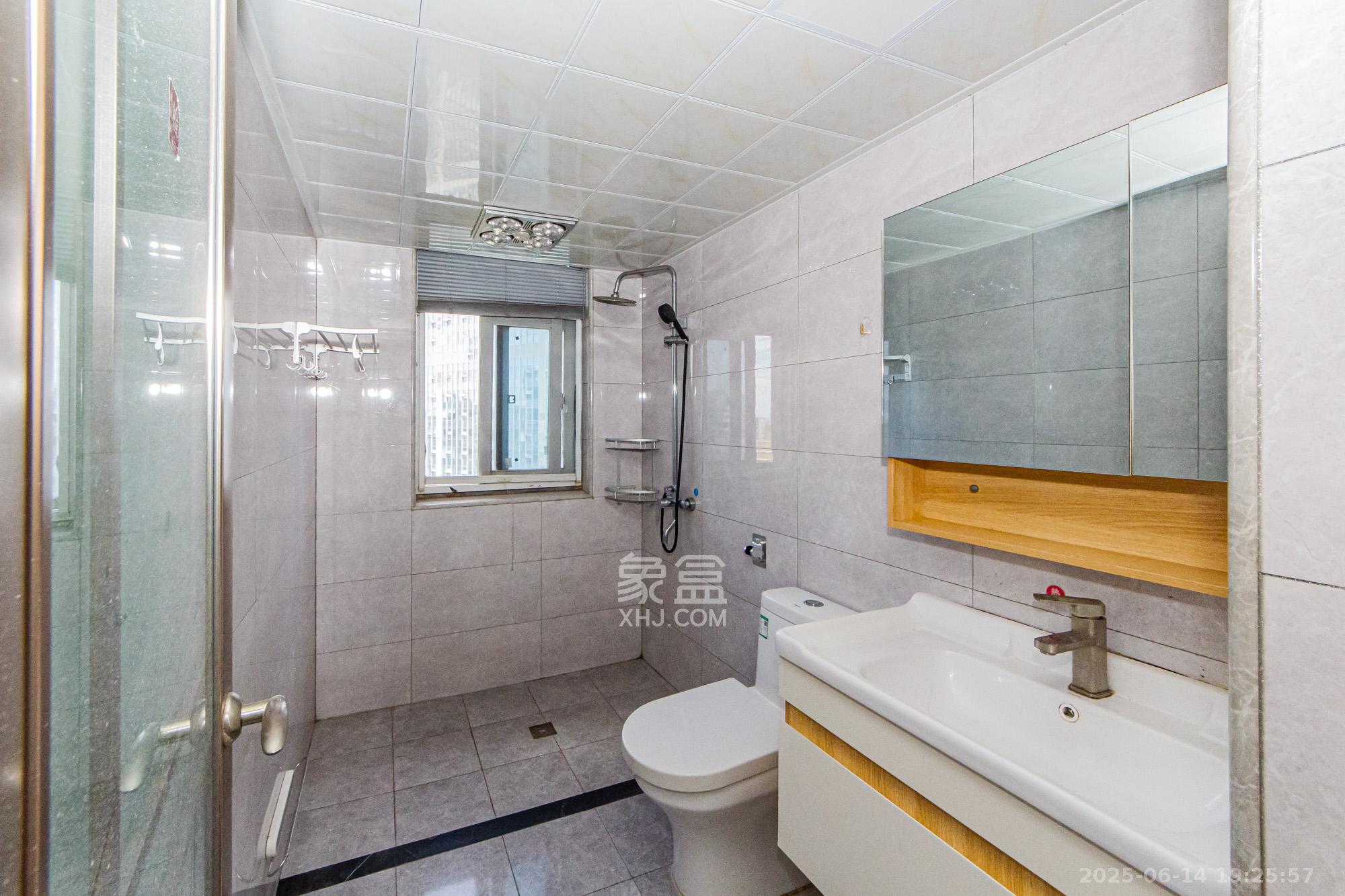 北辰三角洲C2区  3室2厅2卫    185.0万卫生间