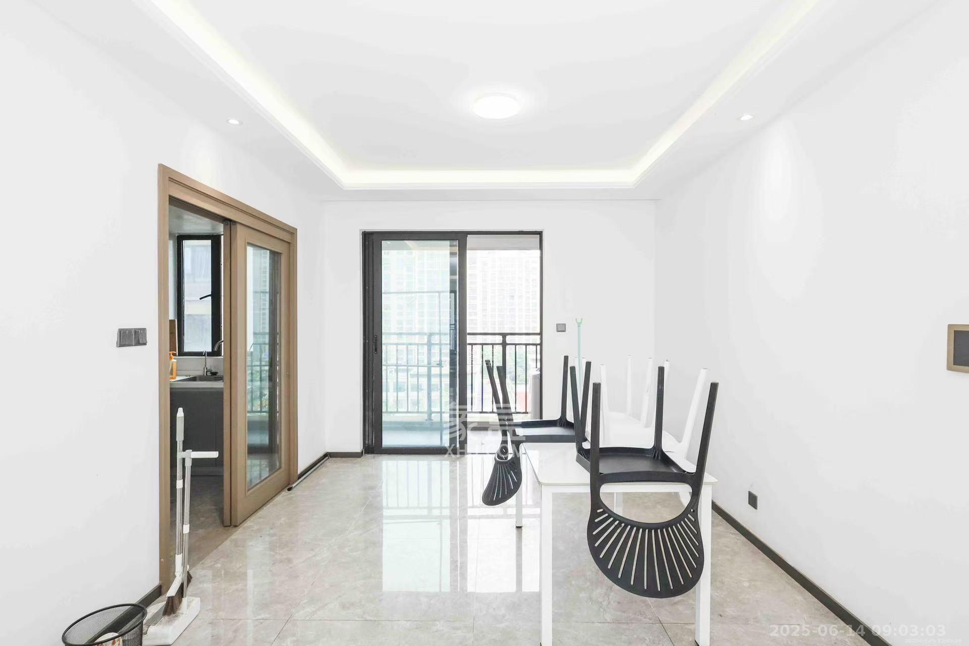 招商华发依云曦城  4室2厅2卫    3000.0元/月室内图